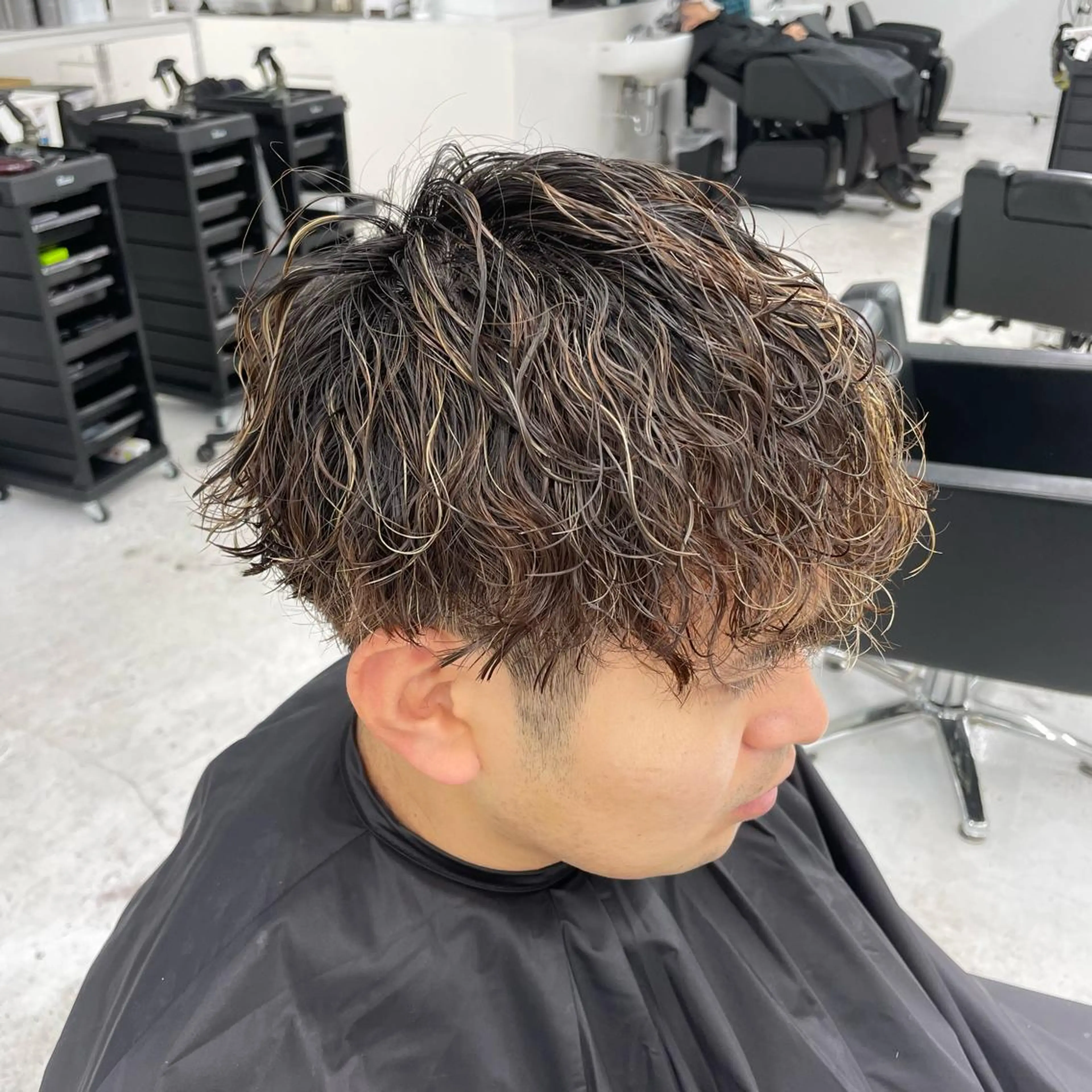 ミディアム カラー パーマ メンズ 波巻きパーマ 【柏メンズパーマ職人 】店長　KAZUMAのヘアスタイル