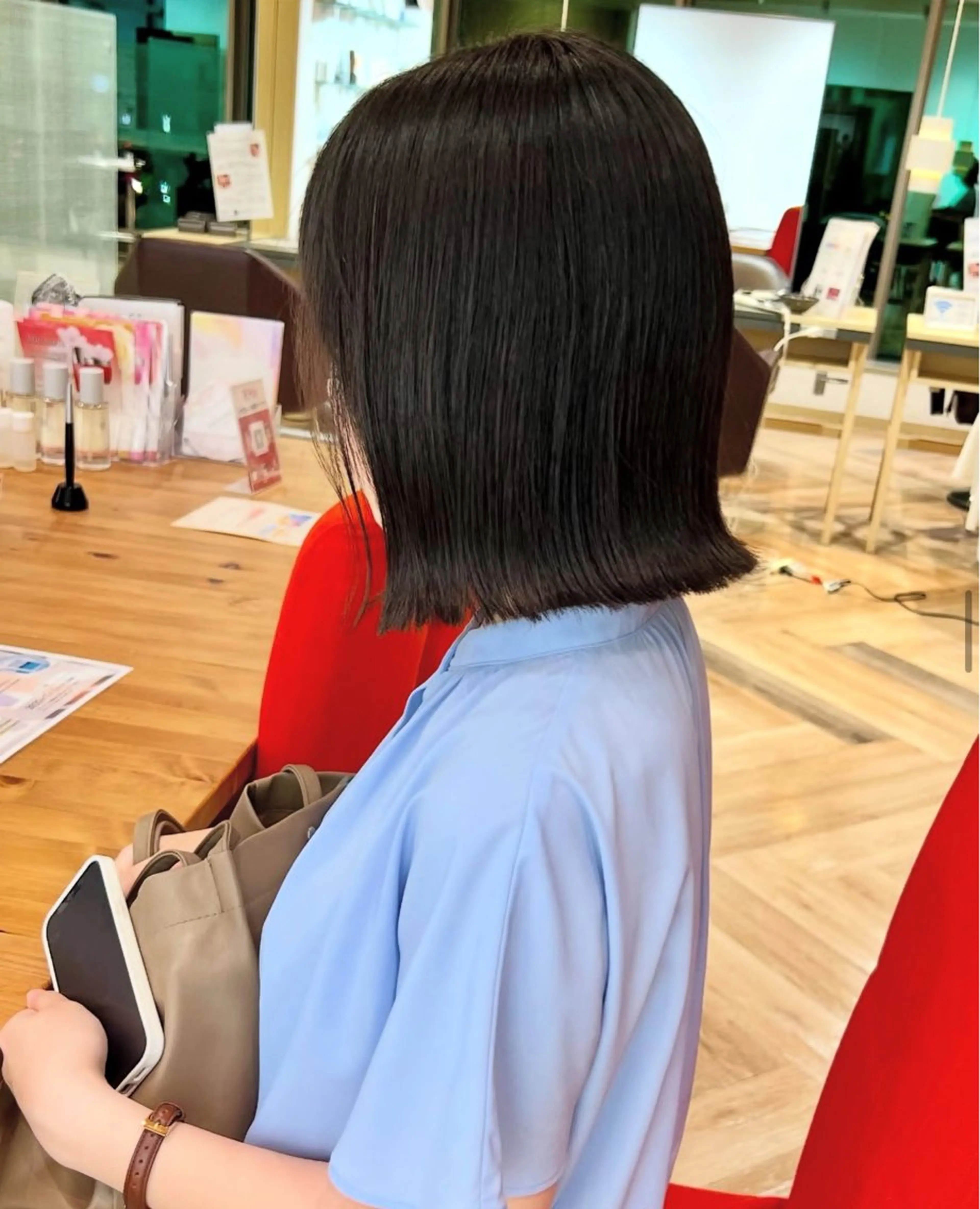 ショート ボブ 外ハネヘア カット ヘアカラー 加納千華 /ボブ/ぱつっとボブのヘアスタイル