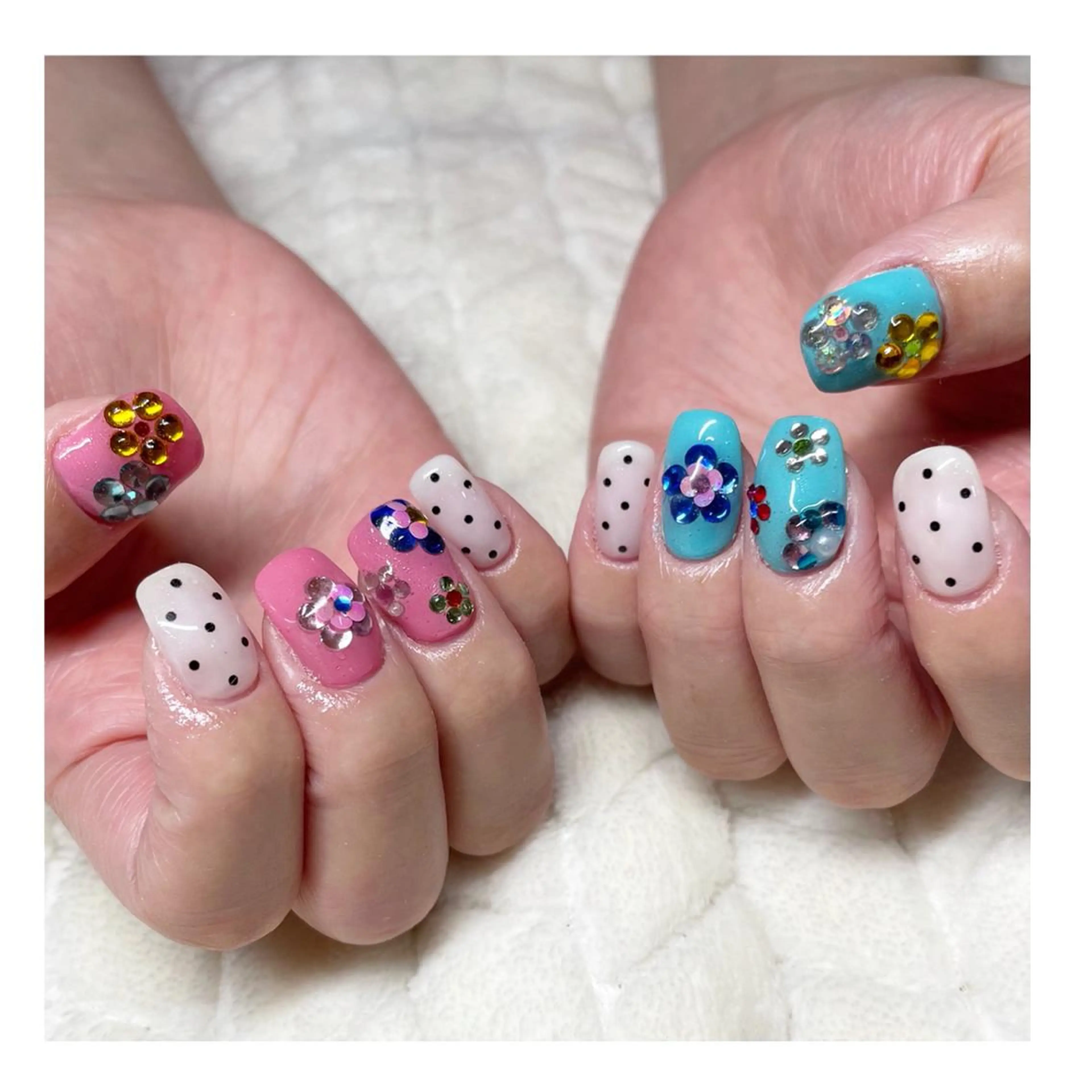 ネイル ブルー ドット ジェルネイル ピンク スクエアネイル ハンドネイル LaLa Peach 福岡のマツエク・マツパデザイン