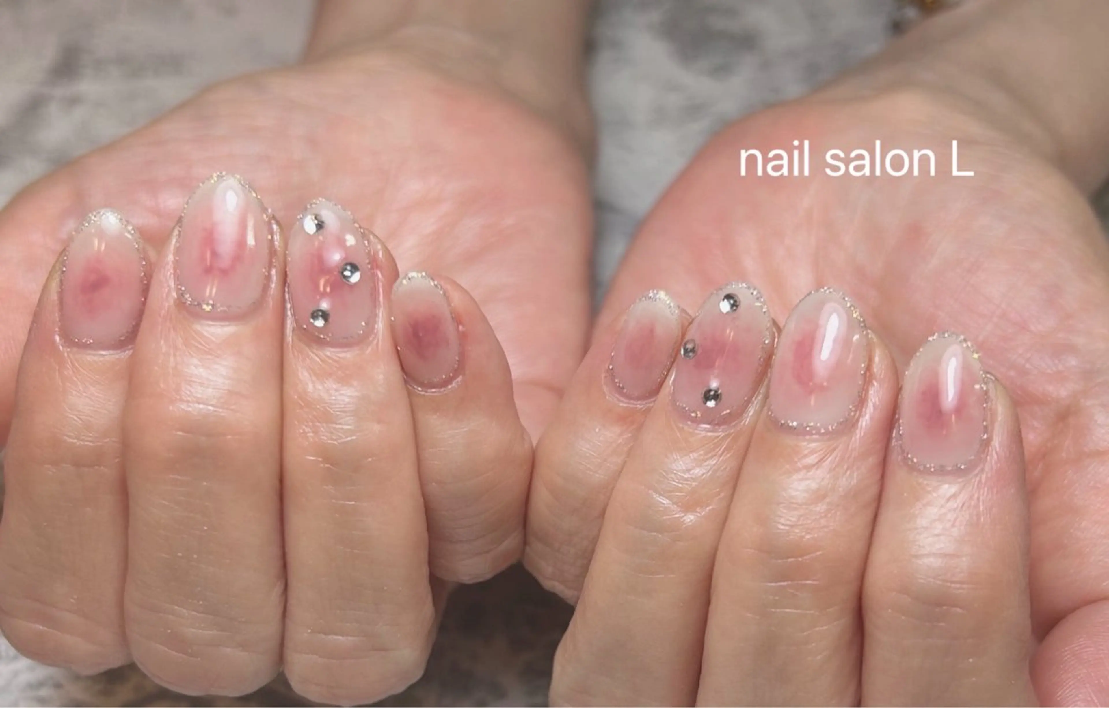 ネイル チークネイル フラッシュネイル キラキラネイル ラメ(グリッター) ハンドネイル 吉川市 ネイルサロンLのネイルデザイン