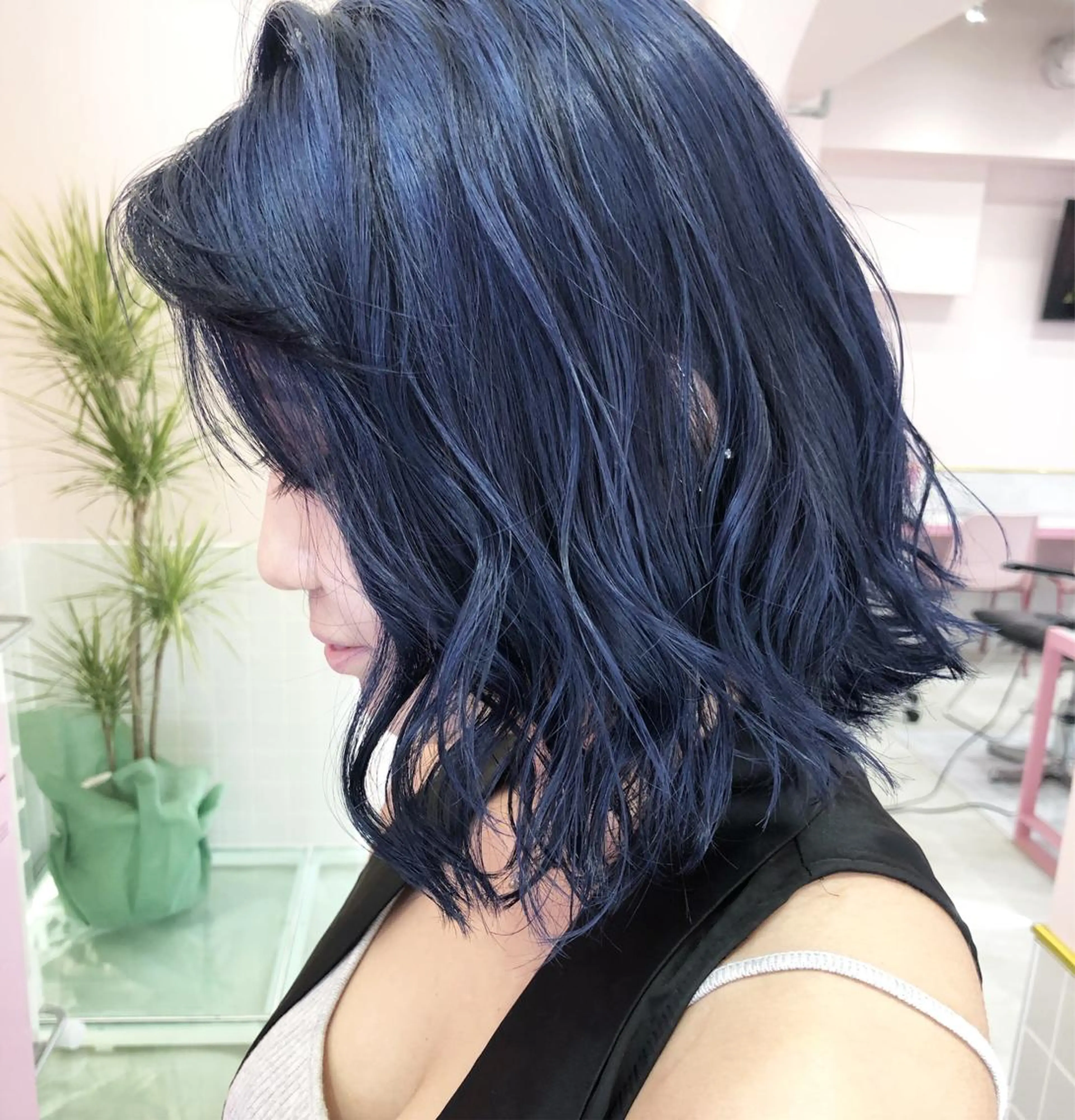 ショート カラー ヘアアレンジ 切りっぱなしボブ ブルーカラー ネイビーカラー ボブ 透明感カラー× レイヤーカット✨高梨のヘアスタイル