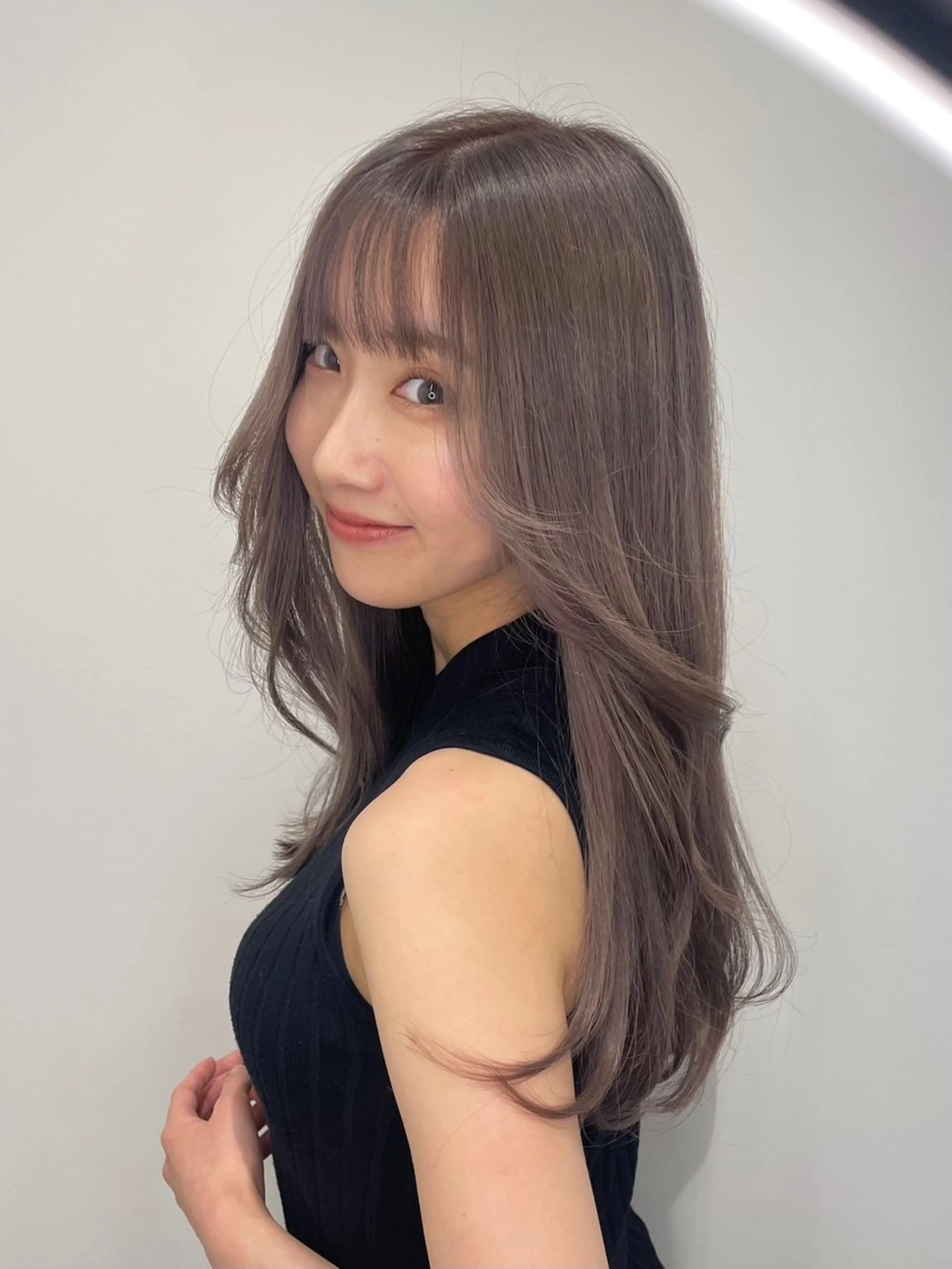 ロング カラー 鶴町 桃香のヘアスタイル