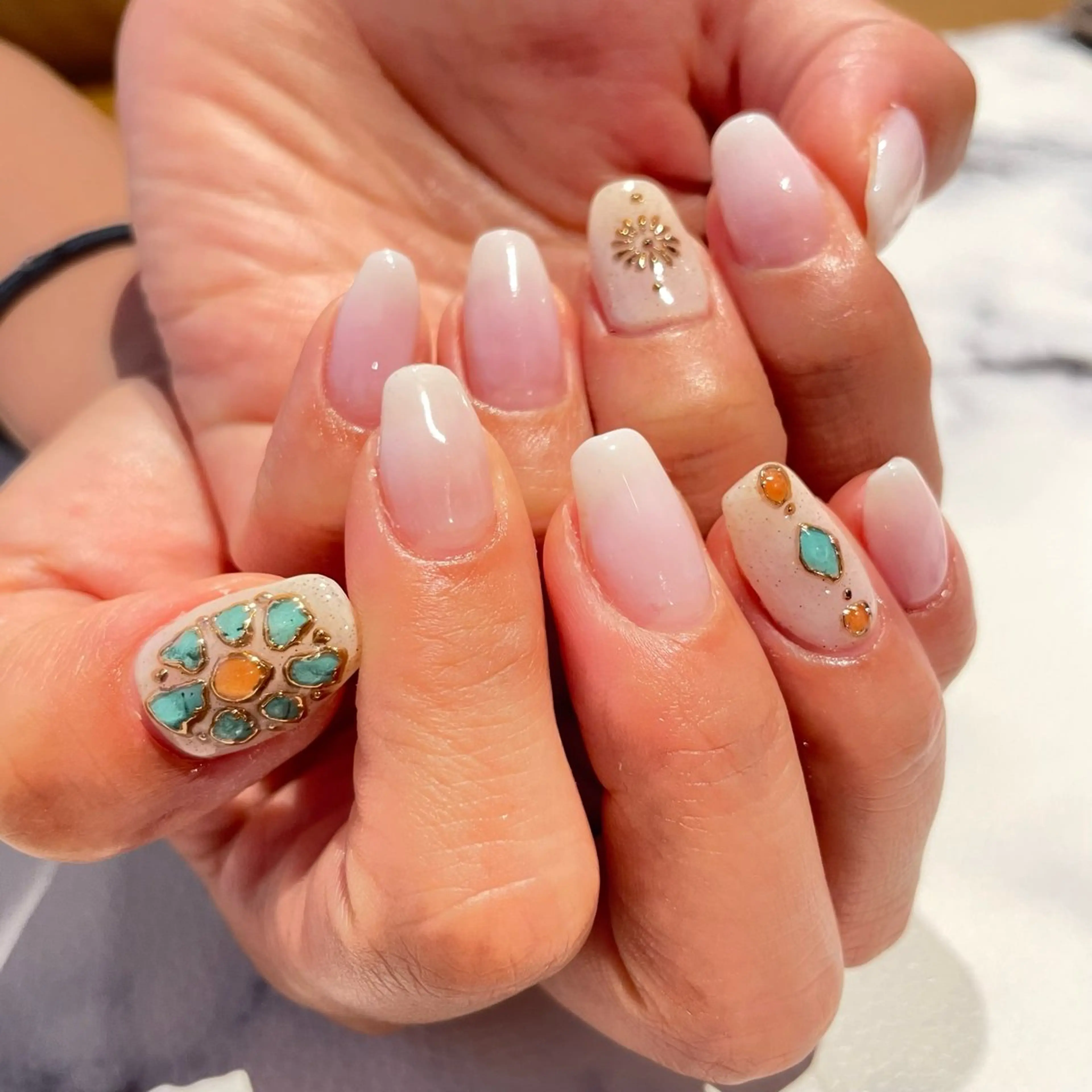 ネイル ハンドネイル Emo'snail エモズネイルのネイルデザイン