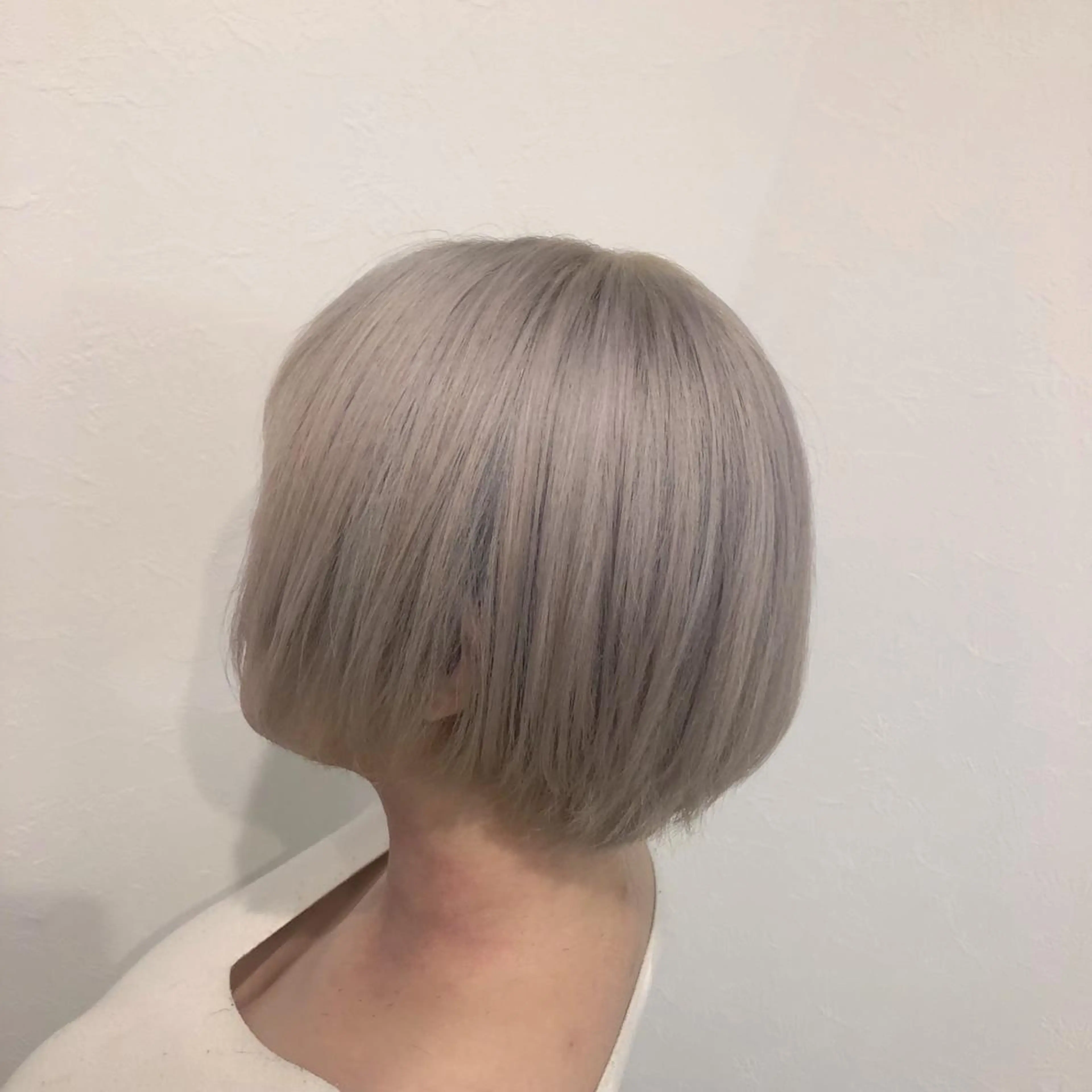 ショート カラー アッシュ グラデーションカラー グレージュ イルミナカラー 斜めバング 無料カットモデル募集 BLINK京橋店のヘアスタイル