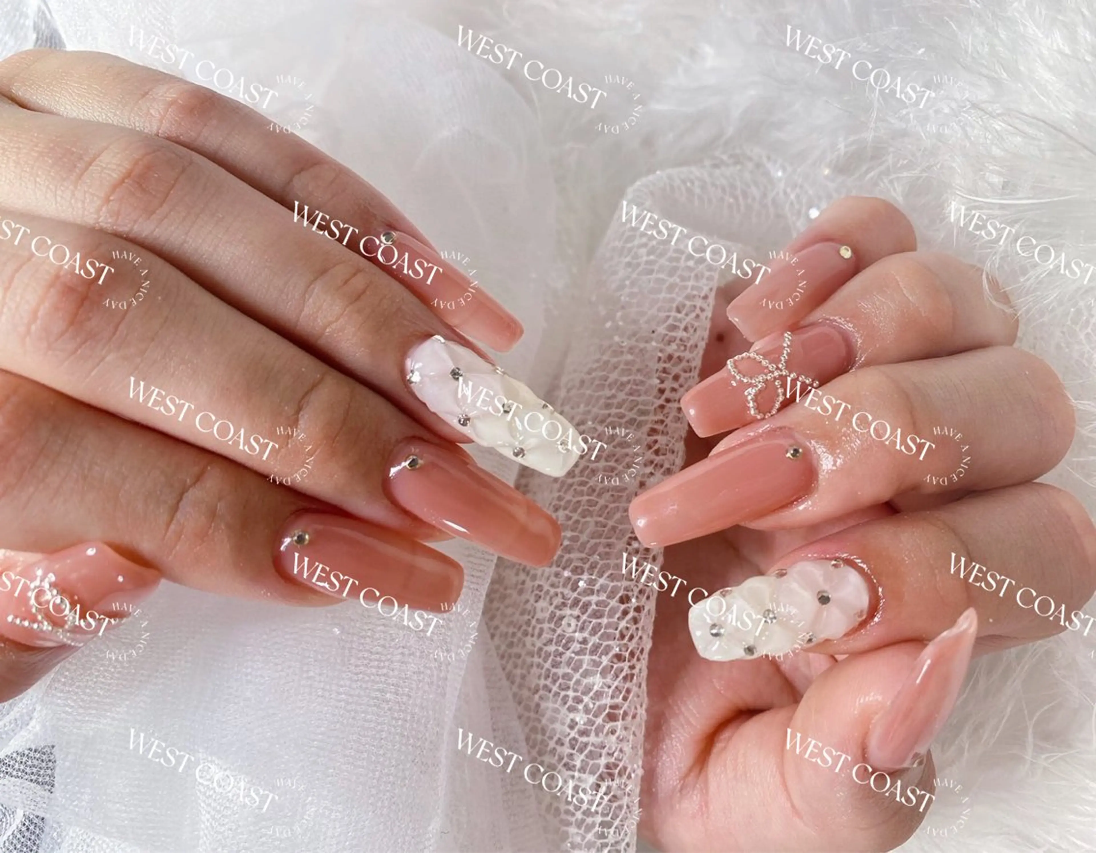 ネイル 長さ出し ハンドネイル リボン、ガーリー パーツ放題専門店のネイルデザイン