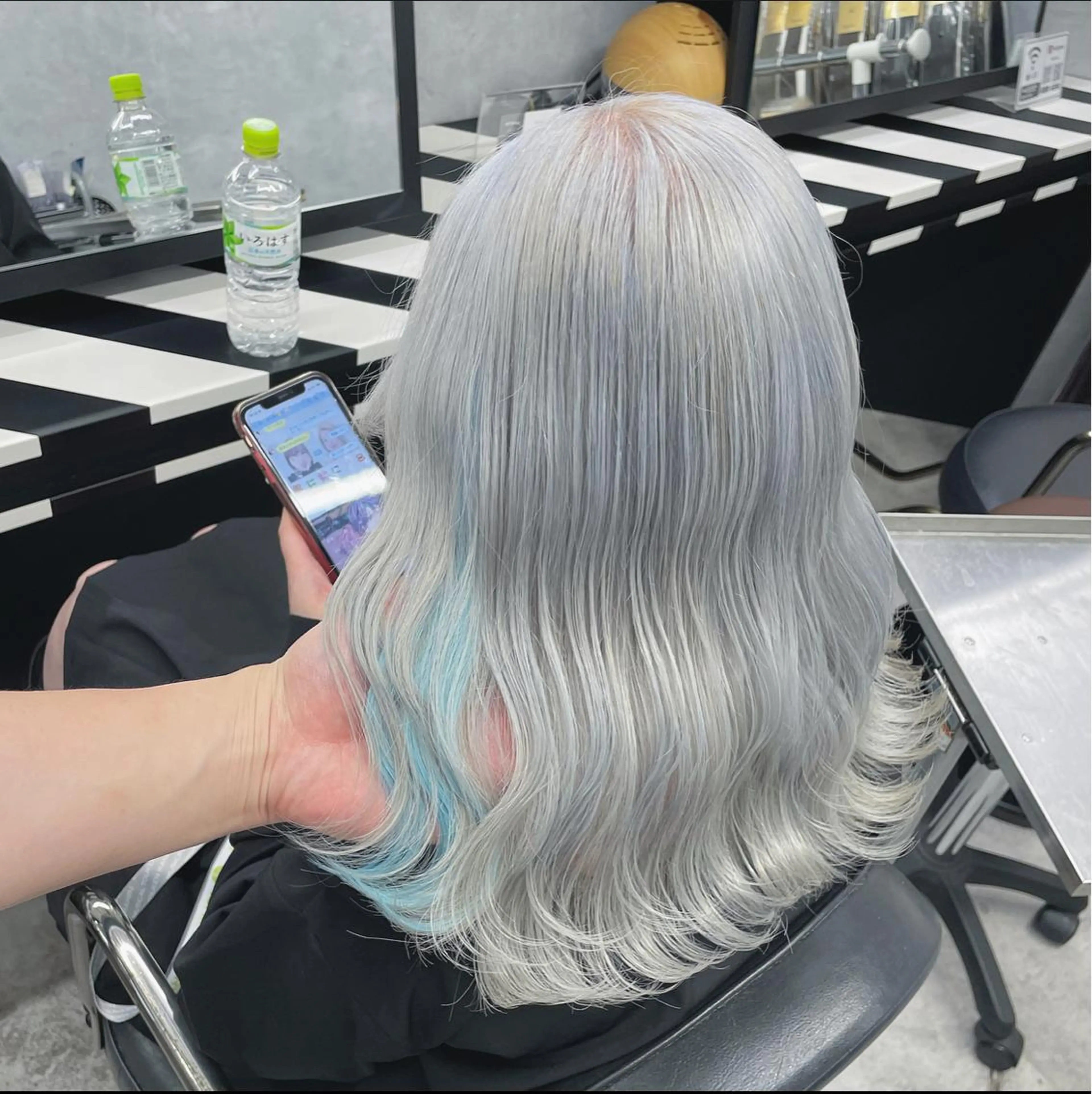 セミロング ブリーチ&エクステ 🥀ケアカラー特化のヘアスタイル