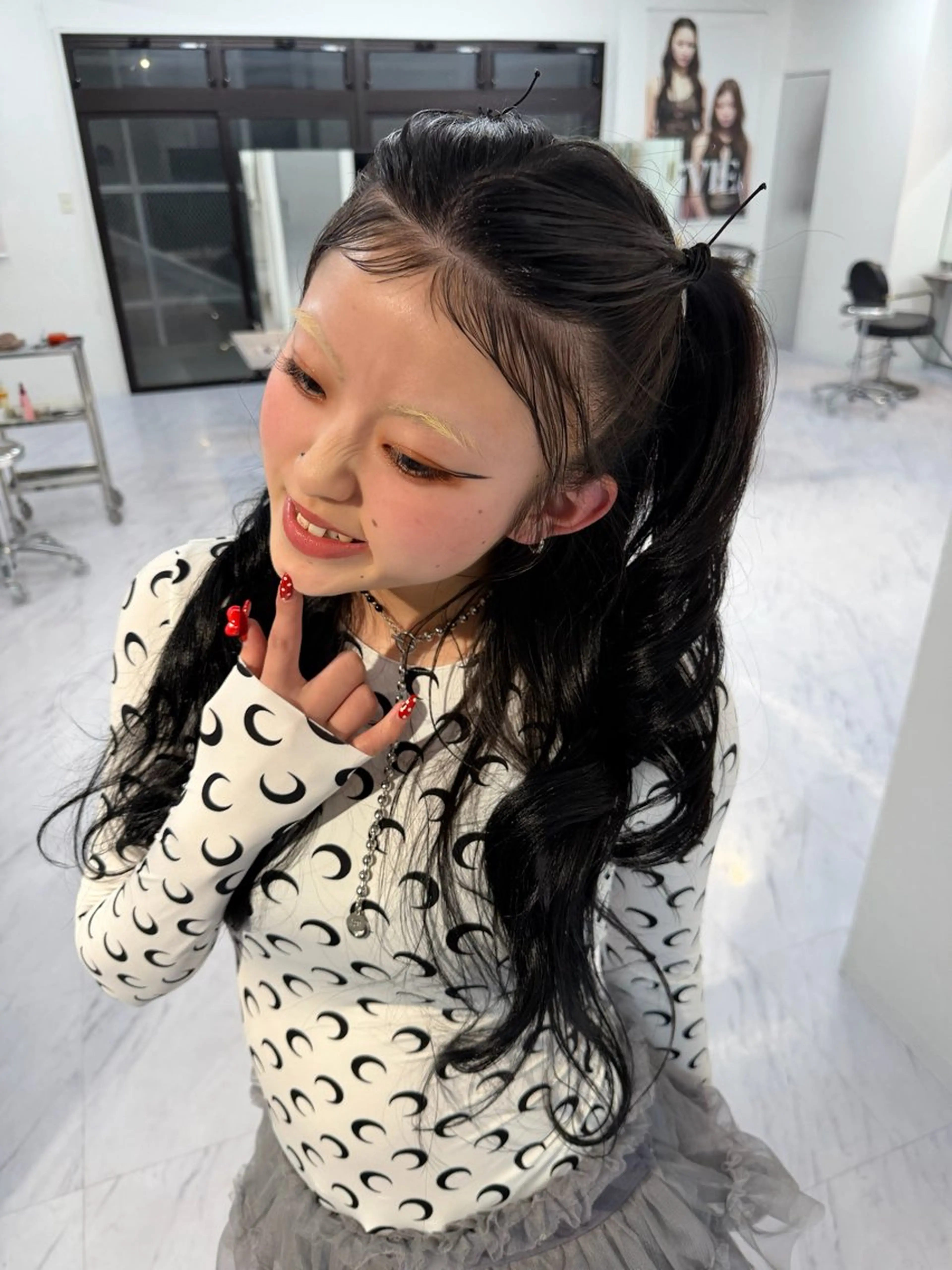 ロング カラー パーマ ヘアアレンジ ベージュカラー ブリーチ ケアブリーチ デザインカラー ダブルカラー カット ヘアカラー パーマ トリートメント TATSUブリーチ/ ミルクティーベージュのヘアスタイル