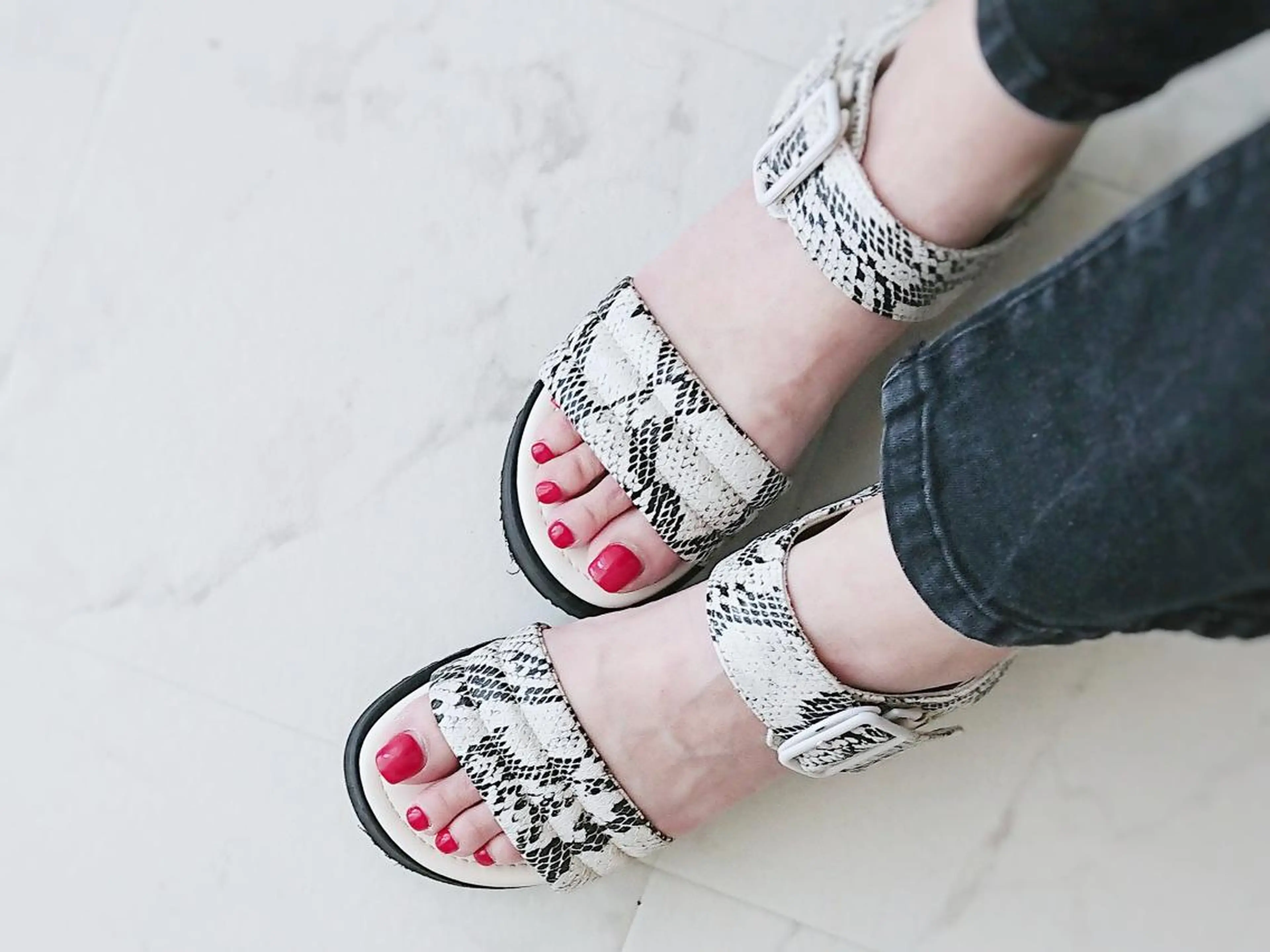 ★Footモデル★200色より選べる1カラーネイル ※ジェルオフ別途＋550円の写真