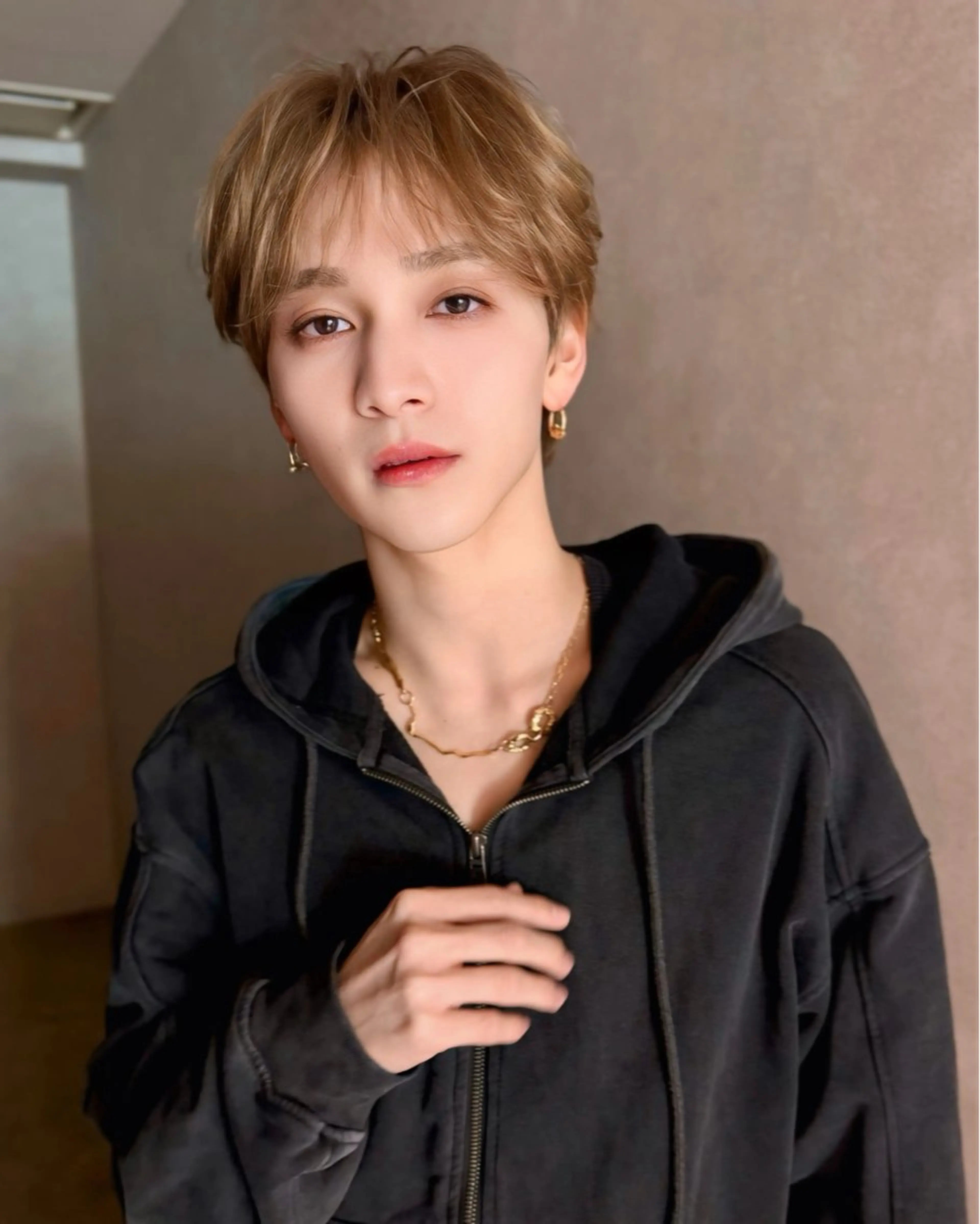 メンズ 曲がる縮毛矯正 センターパート/翼のヘアスタイル