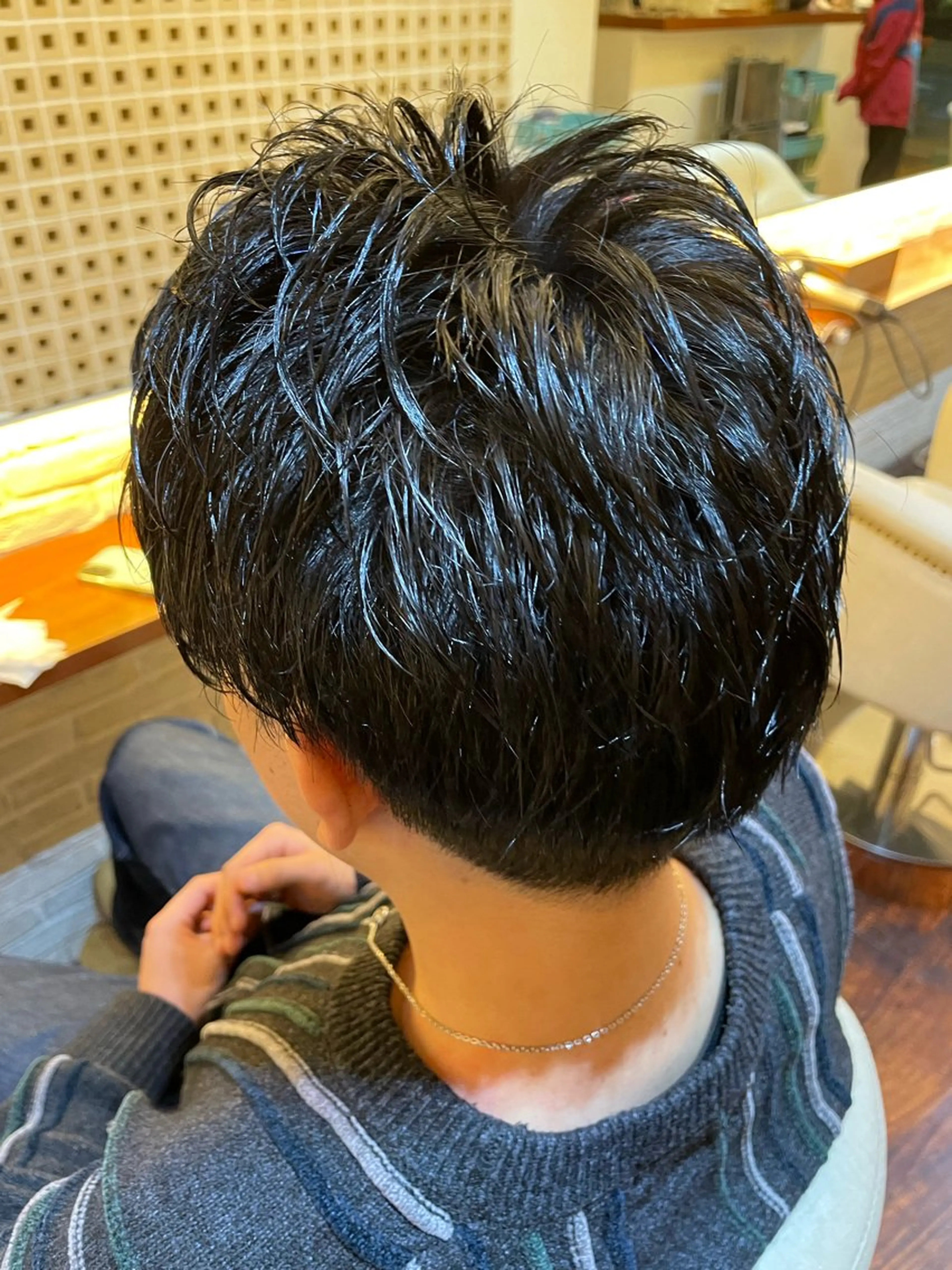 カラー メンズ 黒髪 ブルーカラー ブルーブラック CoCooN amiのヘアスタイル