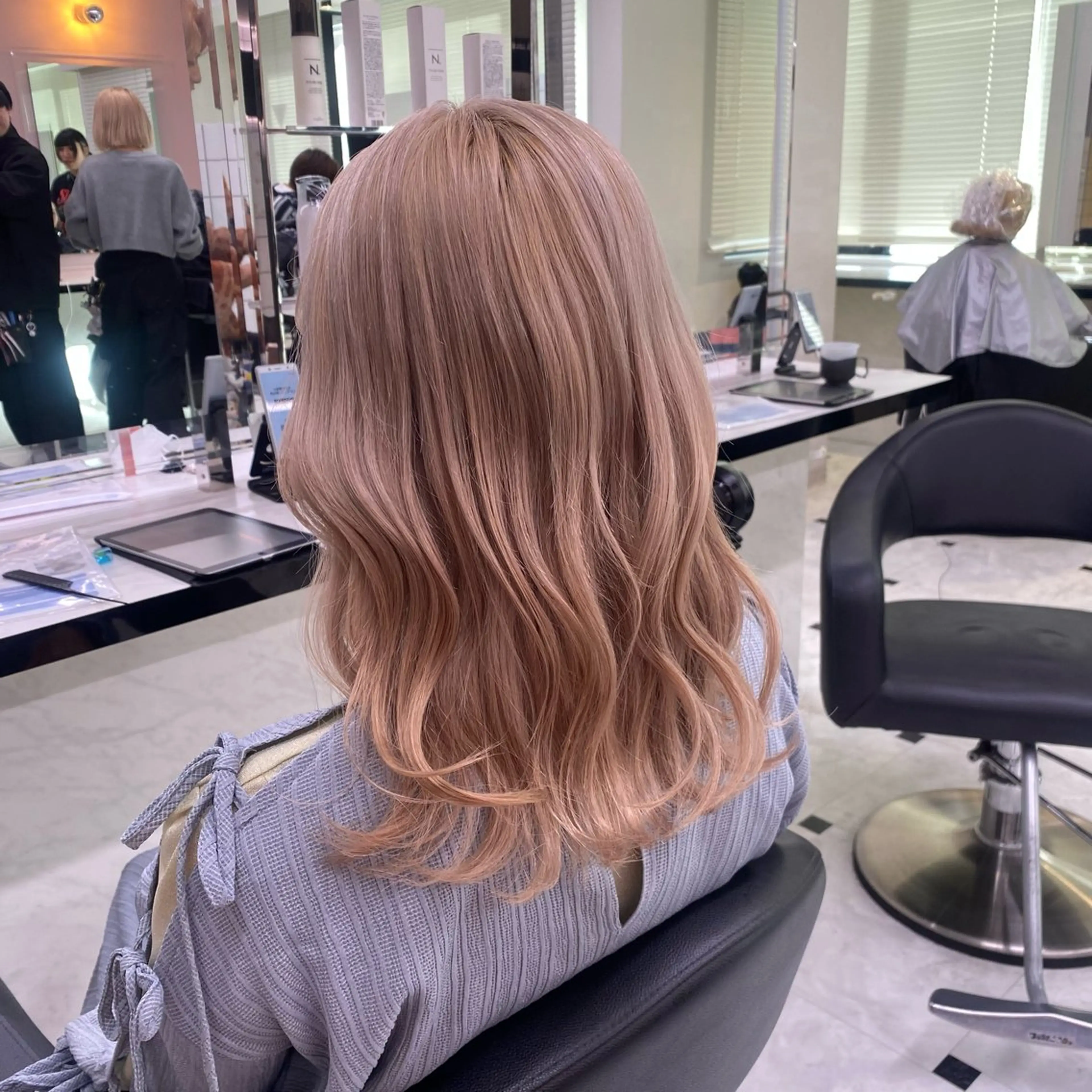 ロング カラー ヘアカラー トリートメント 透明感ベージュカラー 🪞上野🪞AIのヘアスタイル