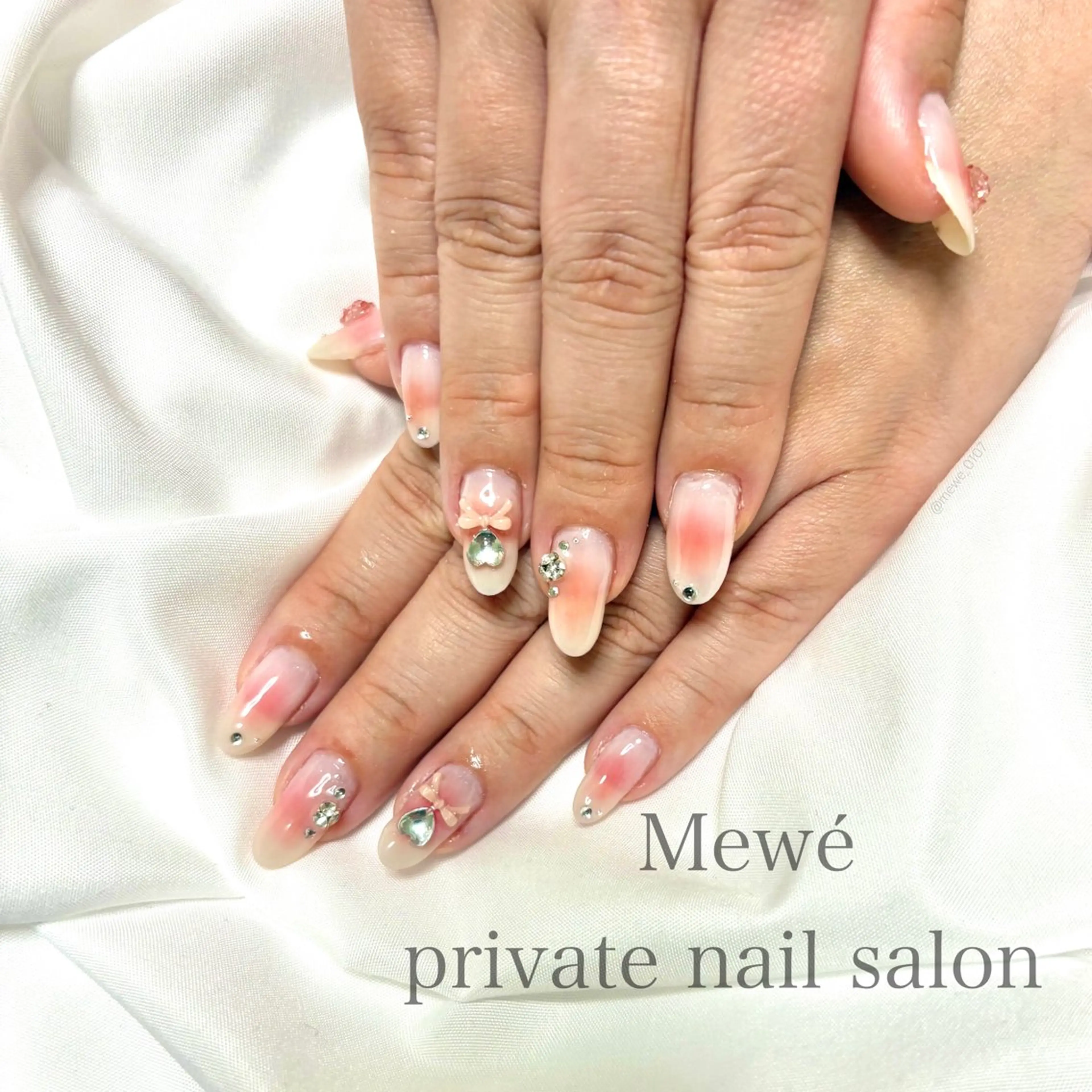 ネイル Mewé ayakaのネイルデザイン