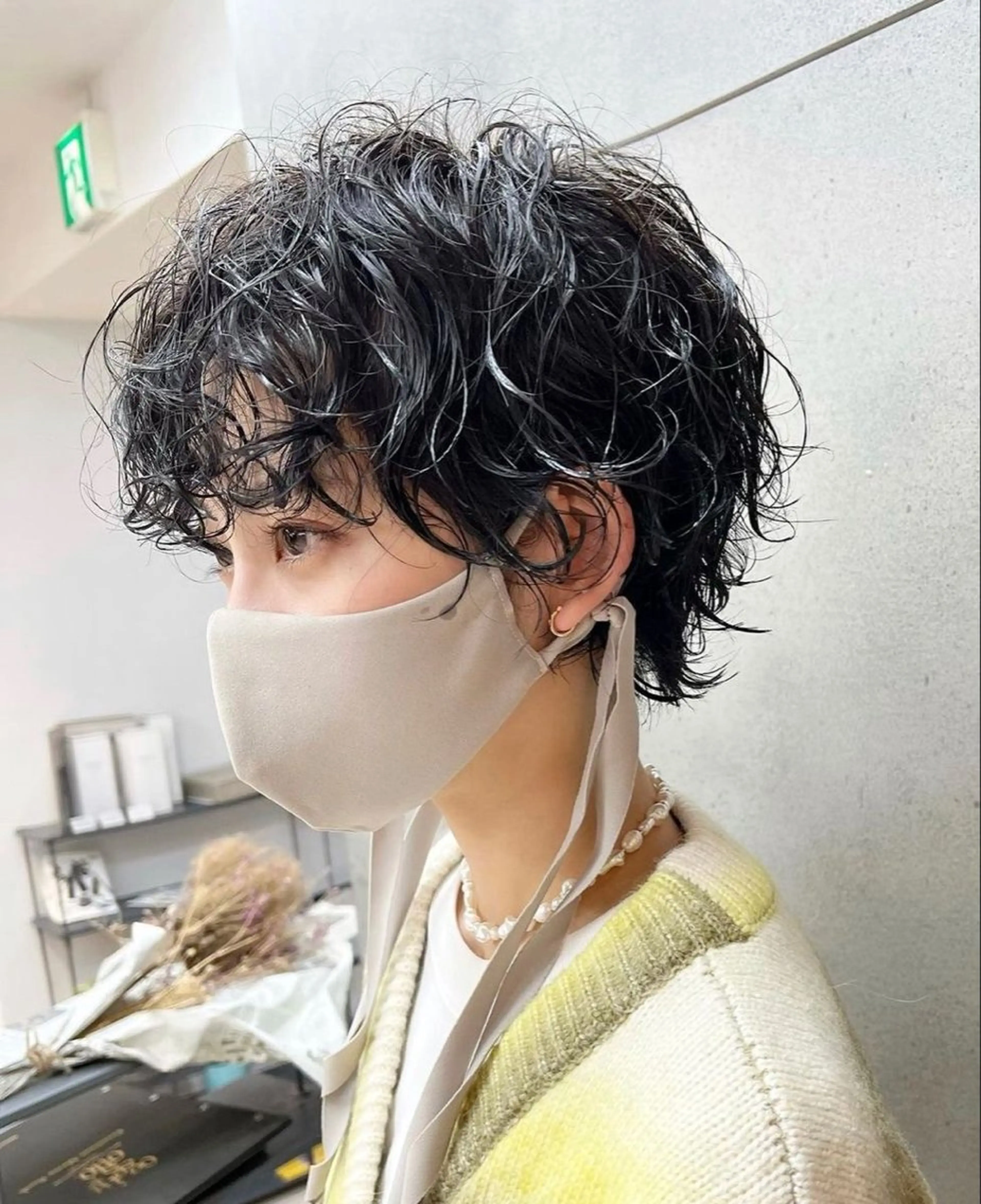 ショート パーマ 曲がる縮毛矯正 センターパートのヘアスタイル