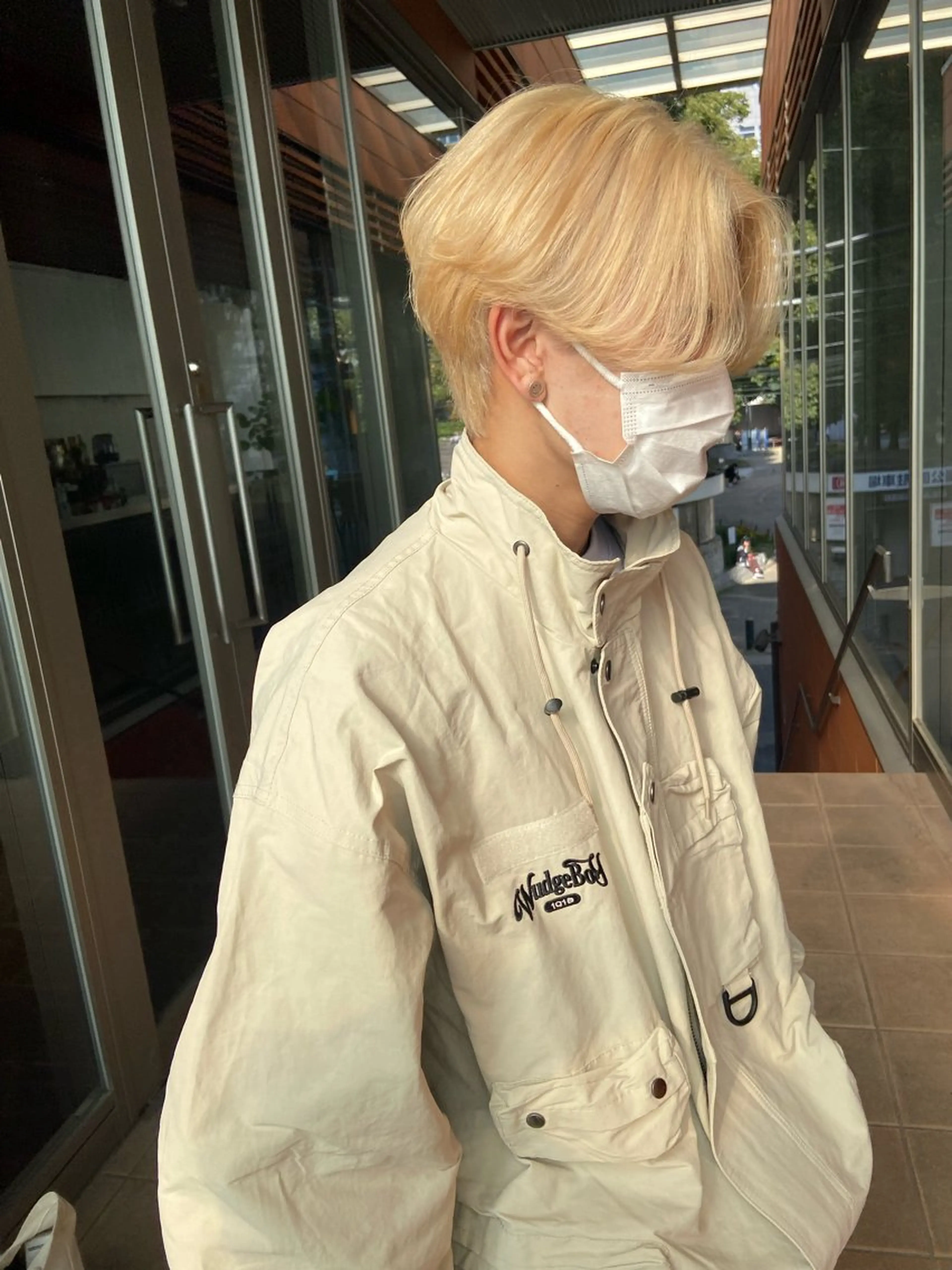 カラー メンズ メンズブリーチ ブリーチ ブロンド ホワイトブロンド カット ヘアカラー トリートメント 有働由良／ハイトーン ／韓国メンズヘアのヘアスタイル