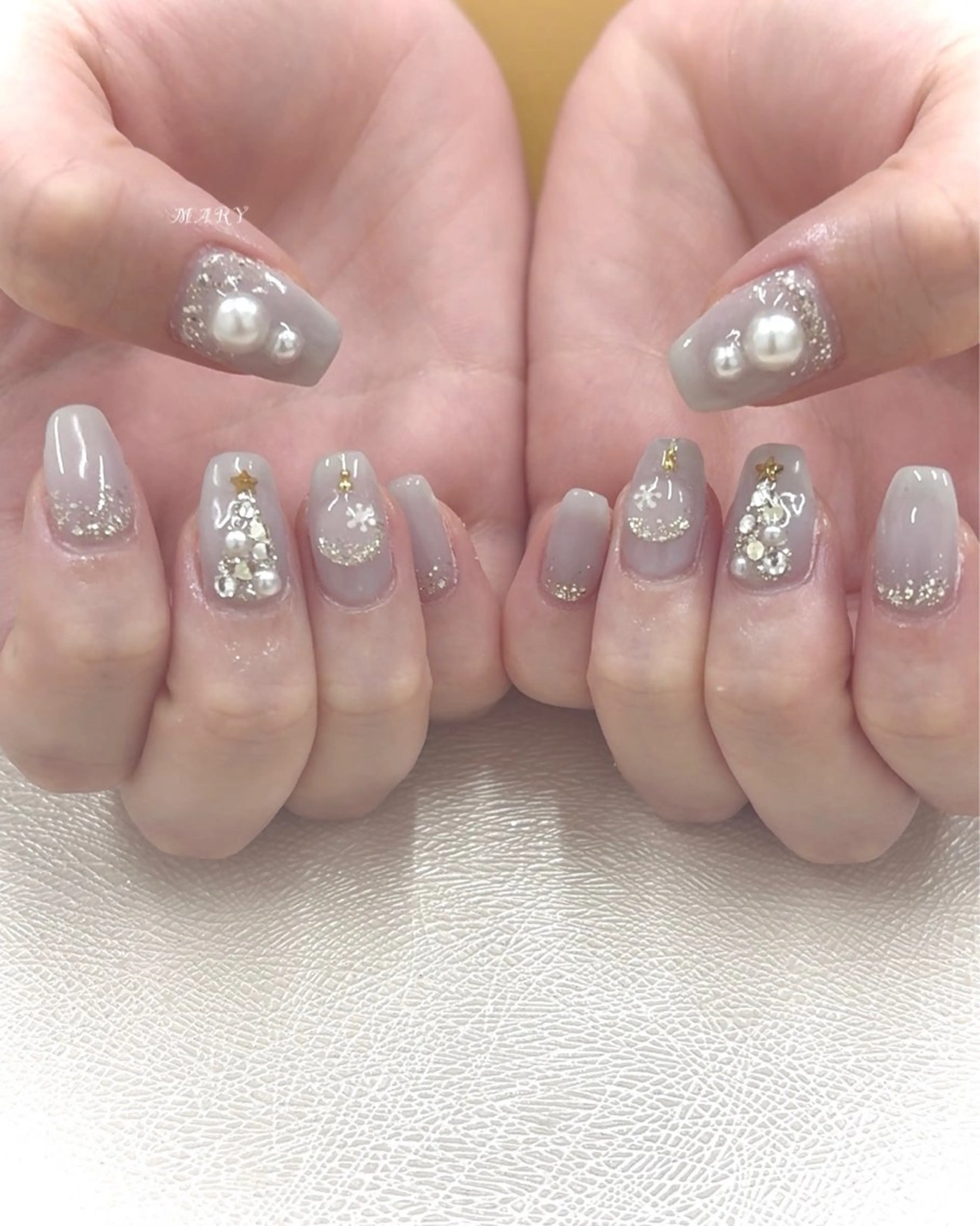 ネイル ニュアンスネイル 冬ネイル クリスマス ハンドネイル Mary nail .narumiのネイルデザイン