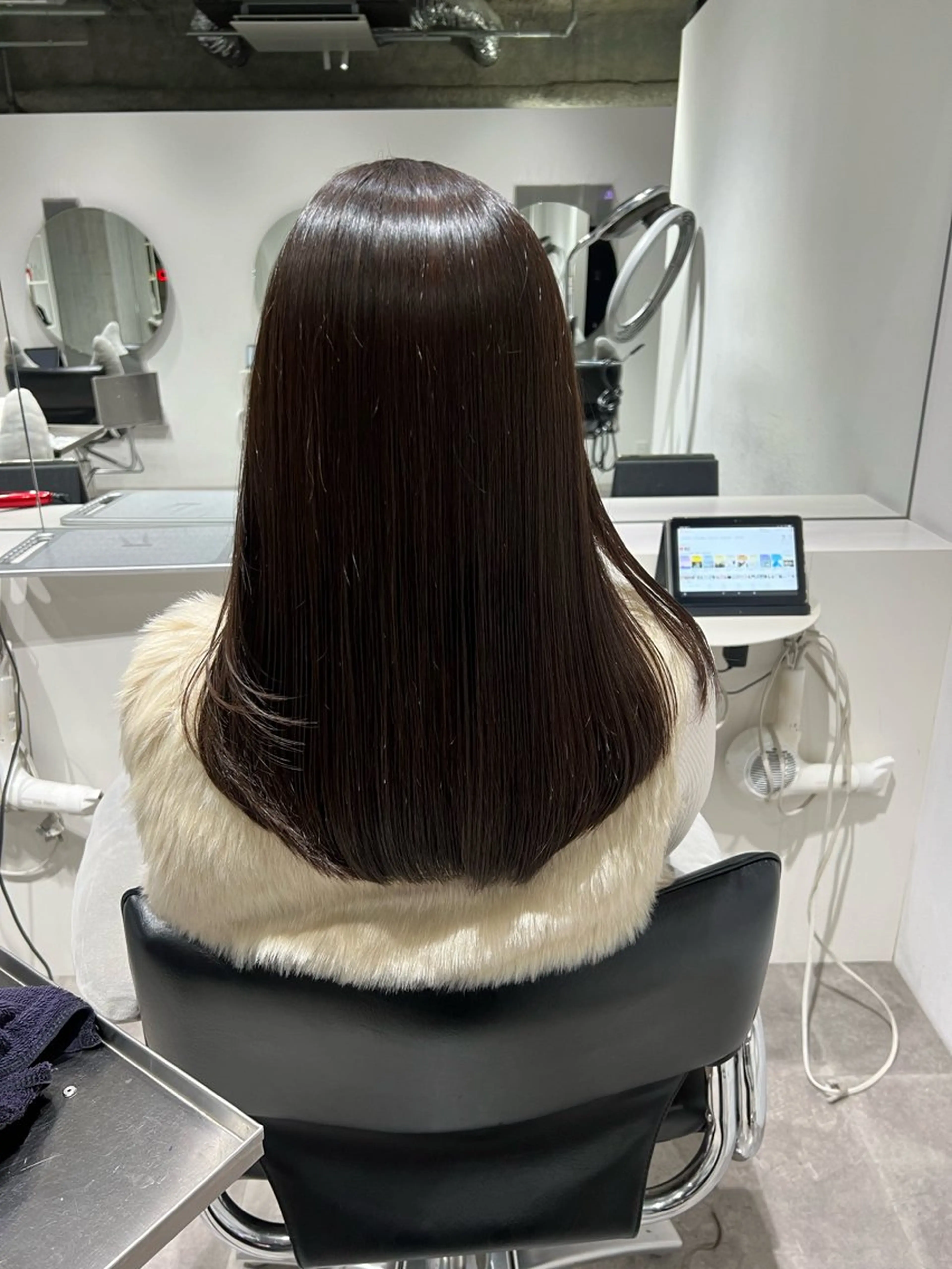 セミロング トリートメント SALOWIN 表参道FLAT店所属・トップスタイリスト澤 奈緒美のヘアスタイル