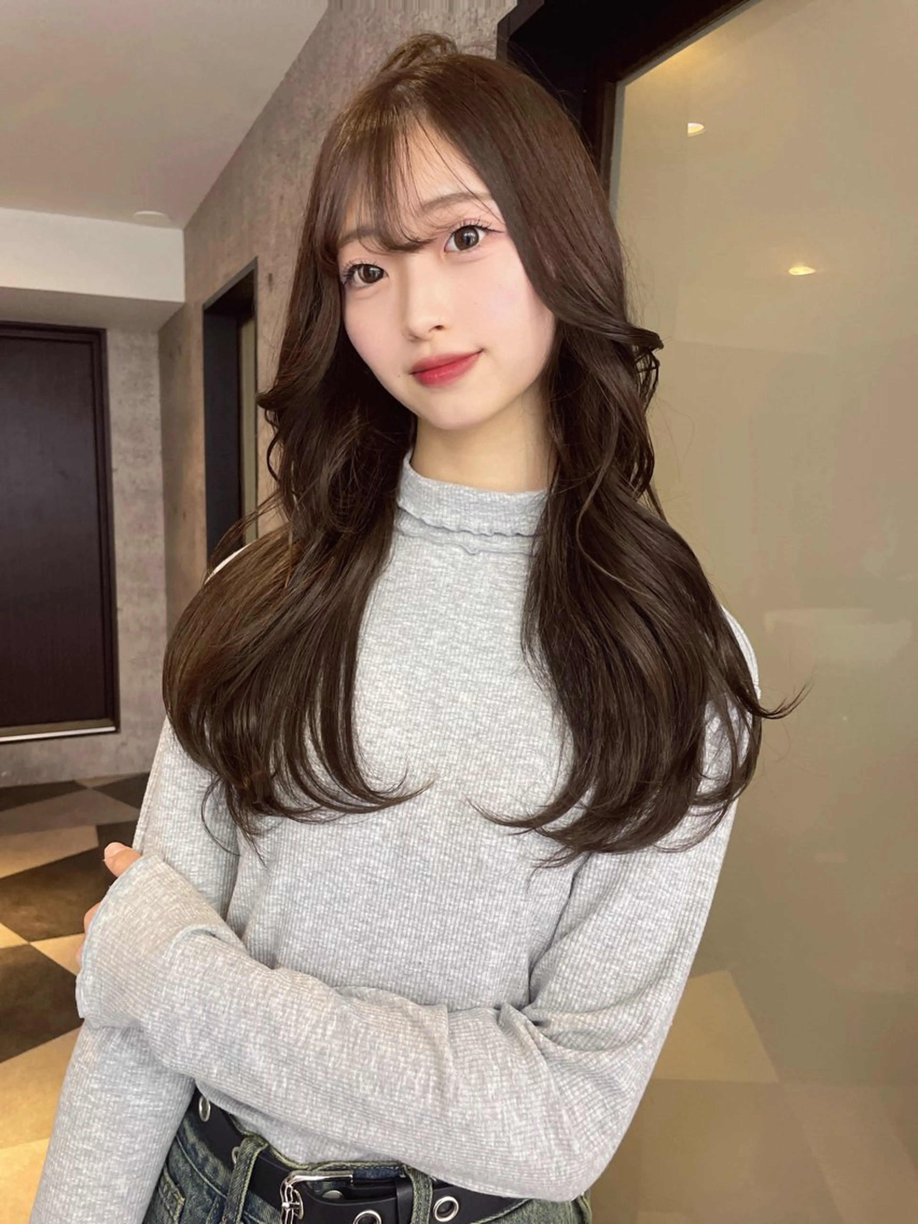 ロング GEM YURI ハイトーンカラーのヘアスタイル