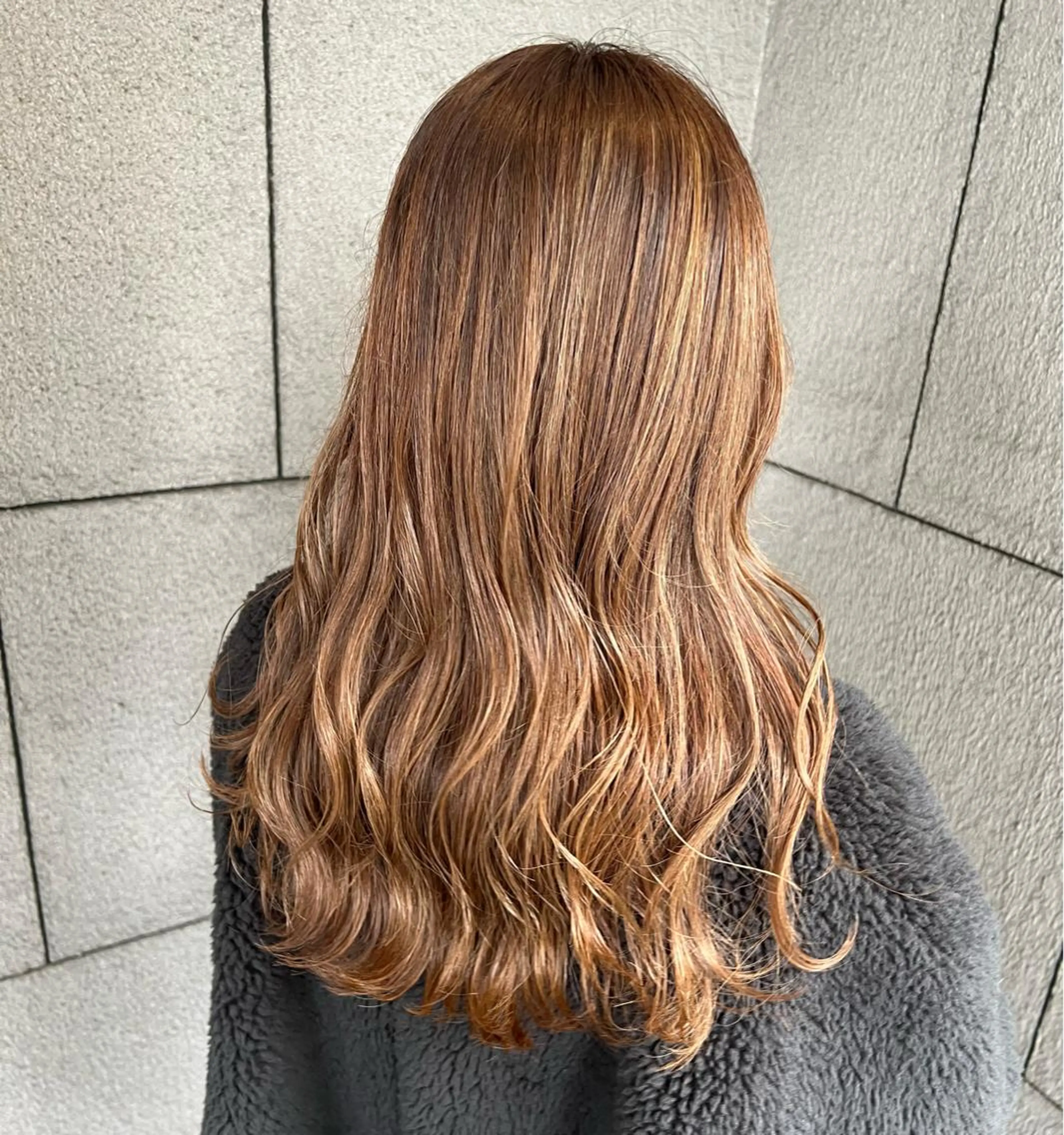 ロング カラー ブリーチ ハイライトカラー ハイライト ヘアカラー トリートメント 岡野 真歩のヘアスタイル