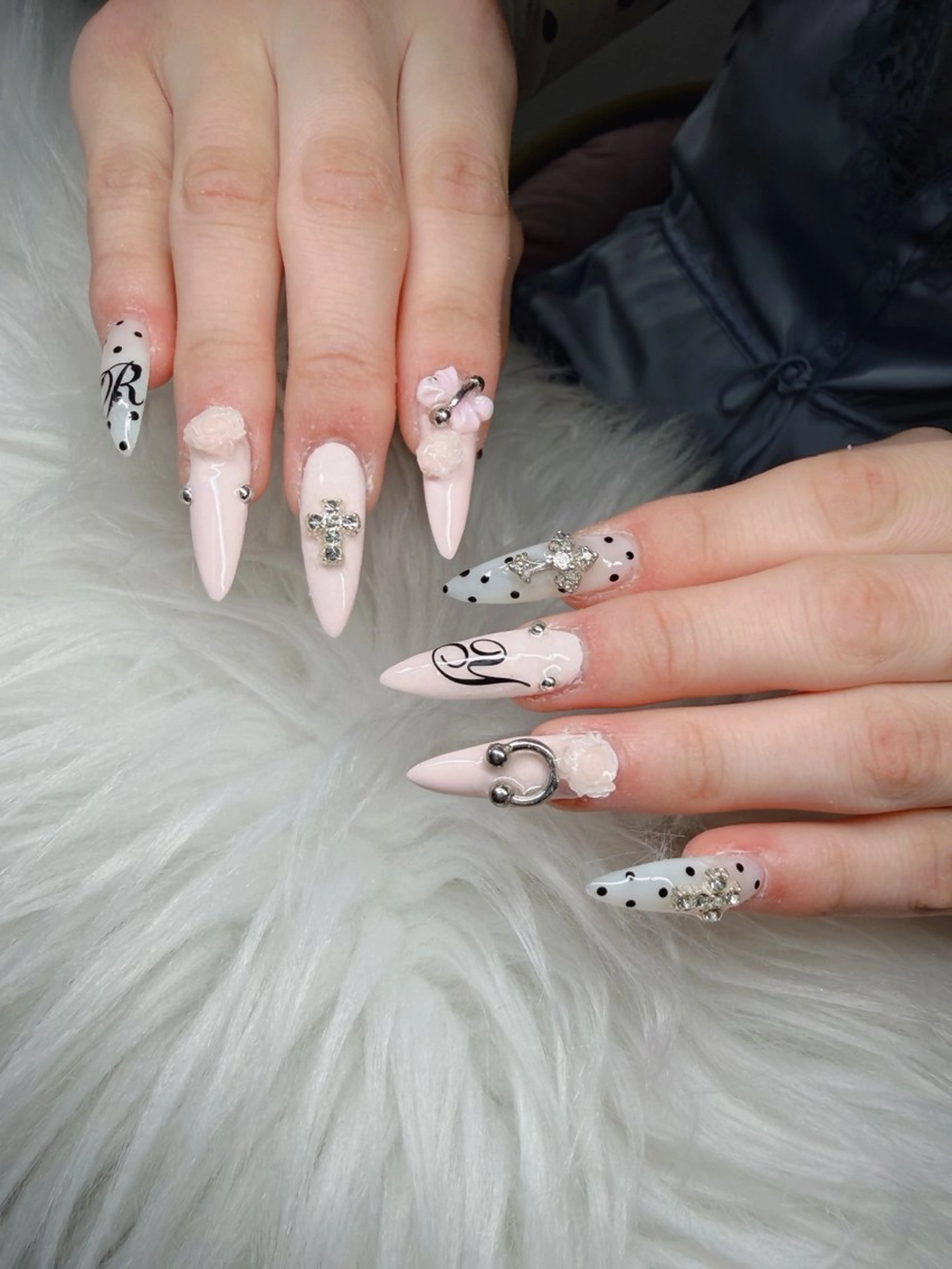 ネイル 長さ出し グラデーション 卒業式 キラキラネイル マグネットネイル Lee Nailsのネイルデザイン