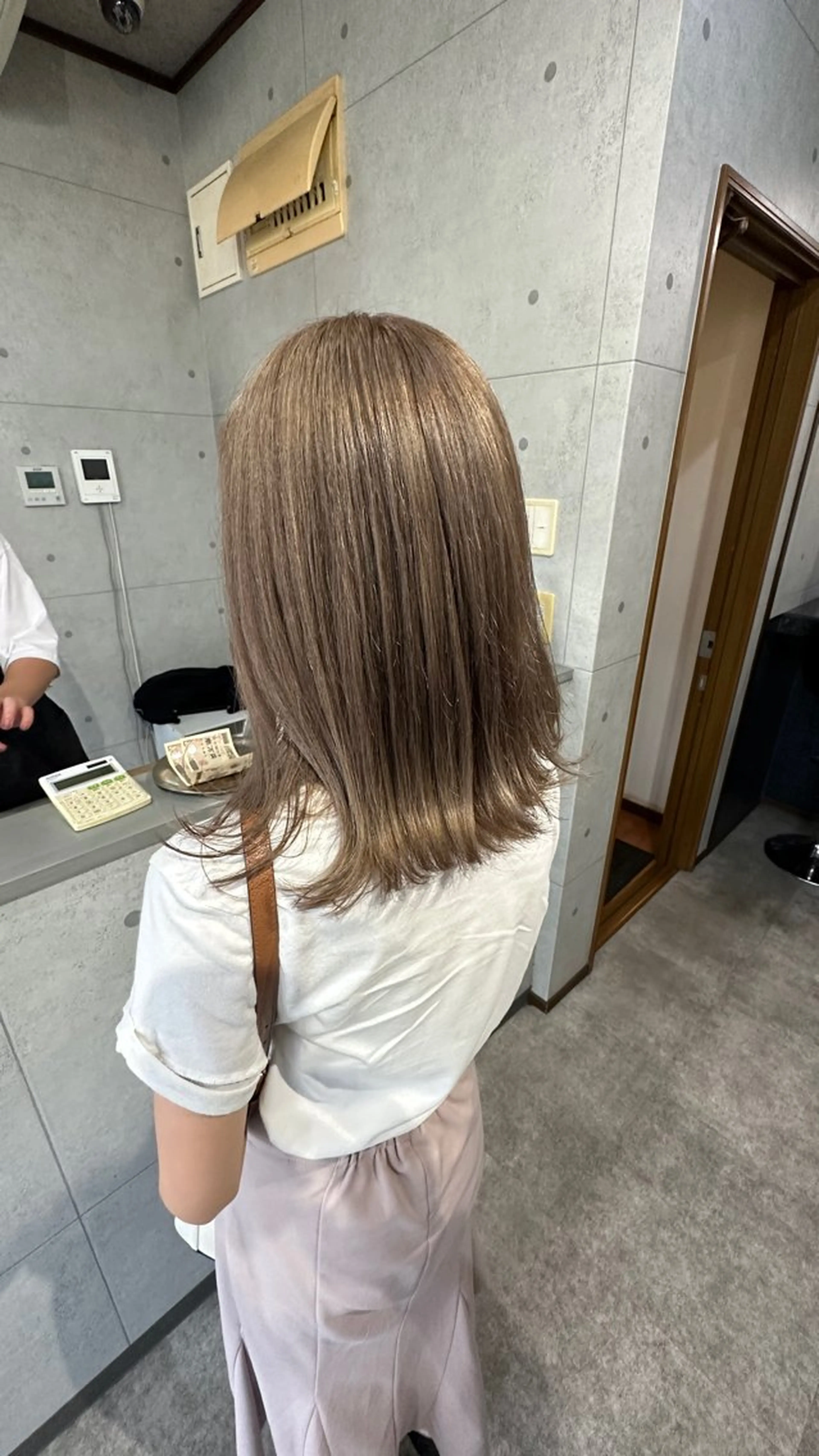 セミロング ボブ くびれヘア くせ毛 髪質改善 切りっぱなしロブ トリートメント REVE美容室 REVEマツエクのヘアスタイル