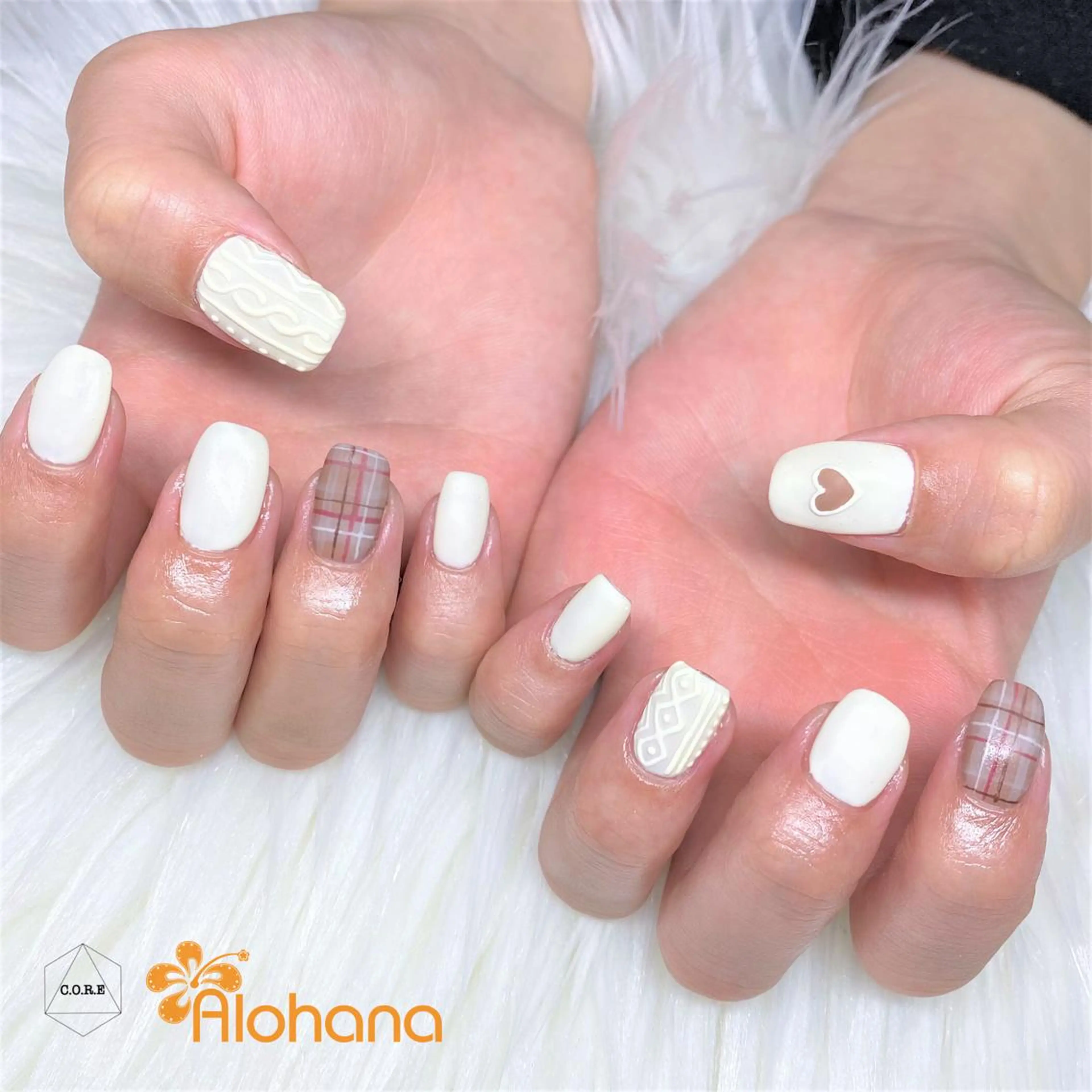 ネイル ガーリー ホワイト ハンドネイル Alohana所属・Alohana Minaのネイルデザイン