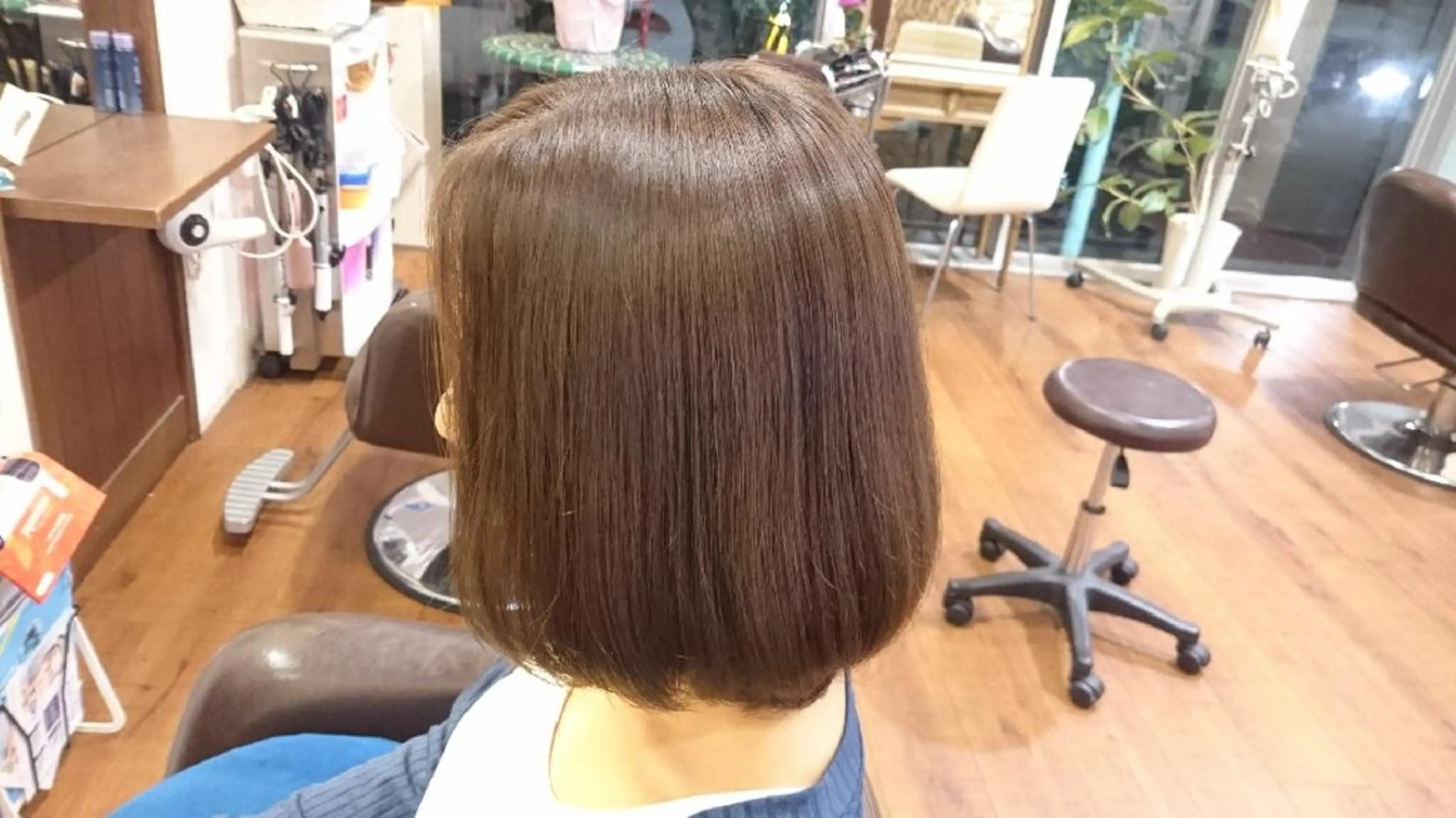ミディアム カラー 井上 涼花のヘアスタイル