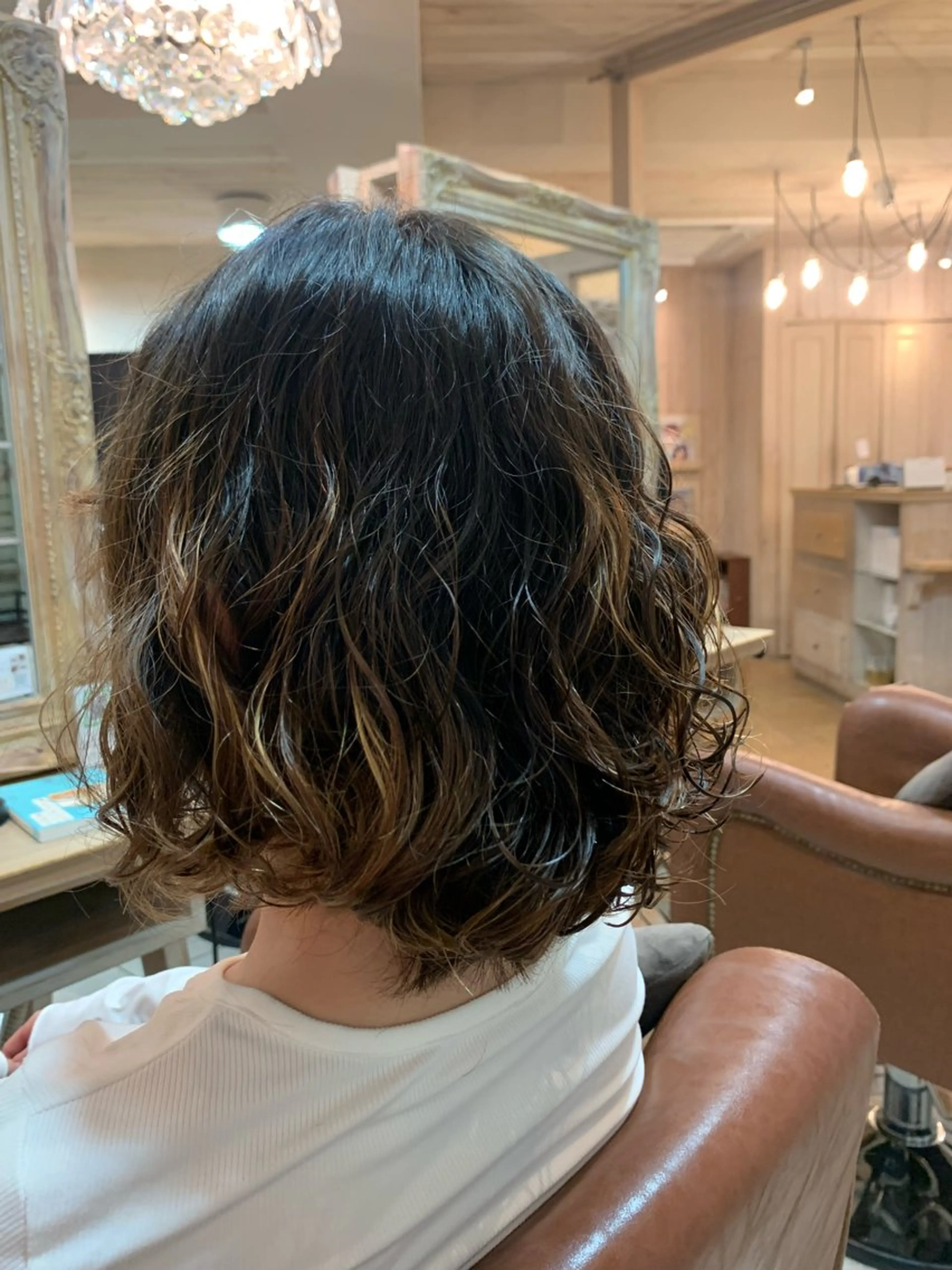 ミディアム レイヤーカット amie by afloatのヘアスタイル