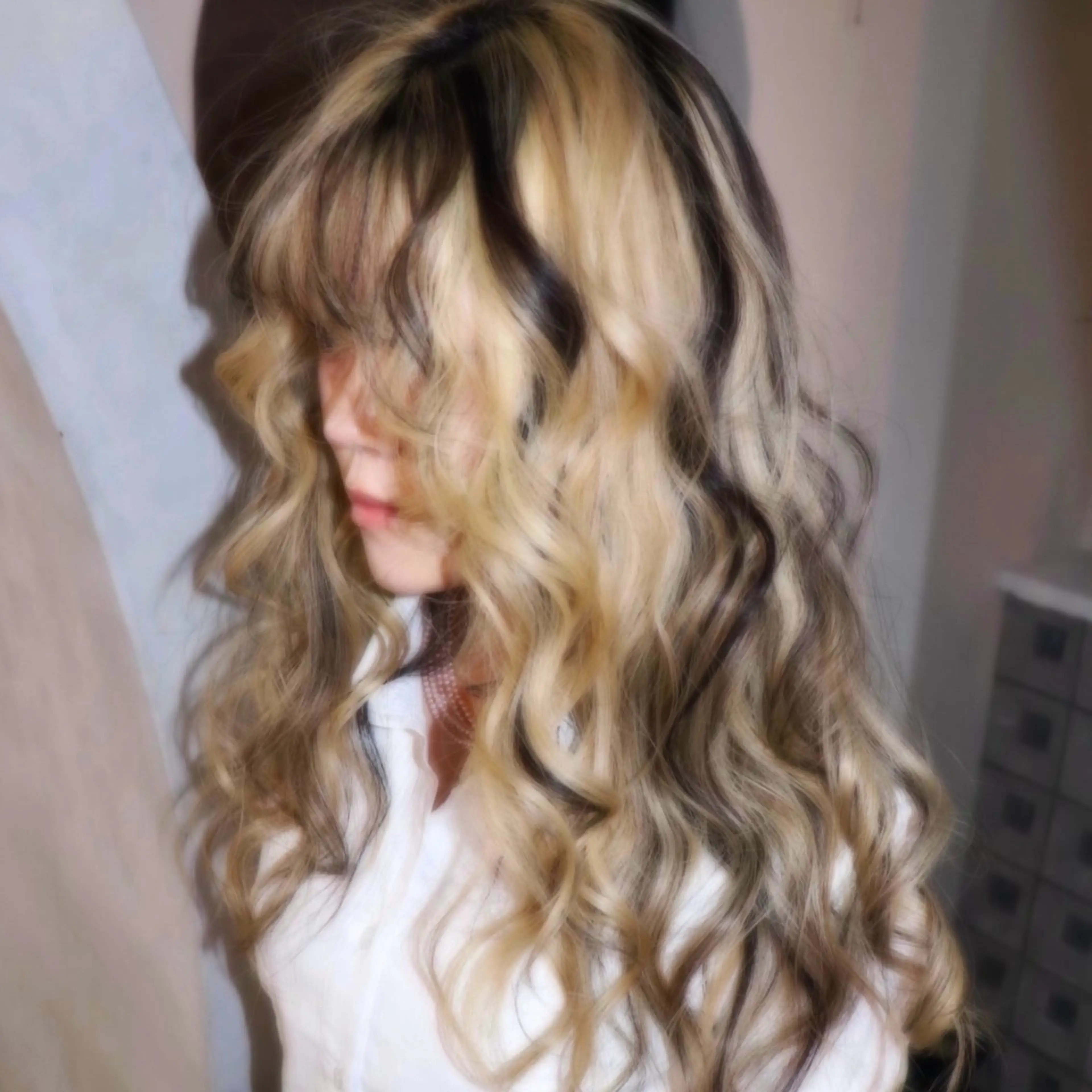 2ブリーチでホワイトブロンド✧︎* ×顔周りcut🤍⟡.·うるつやトリートメント付き✩.*˚の写真