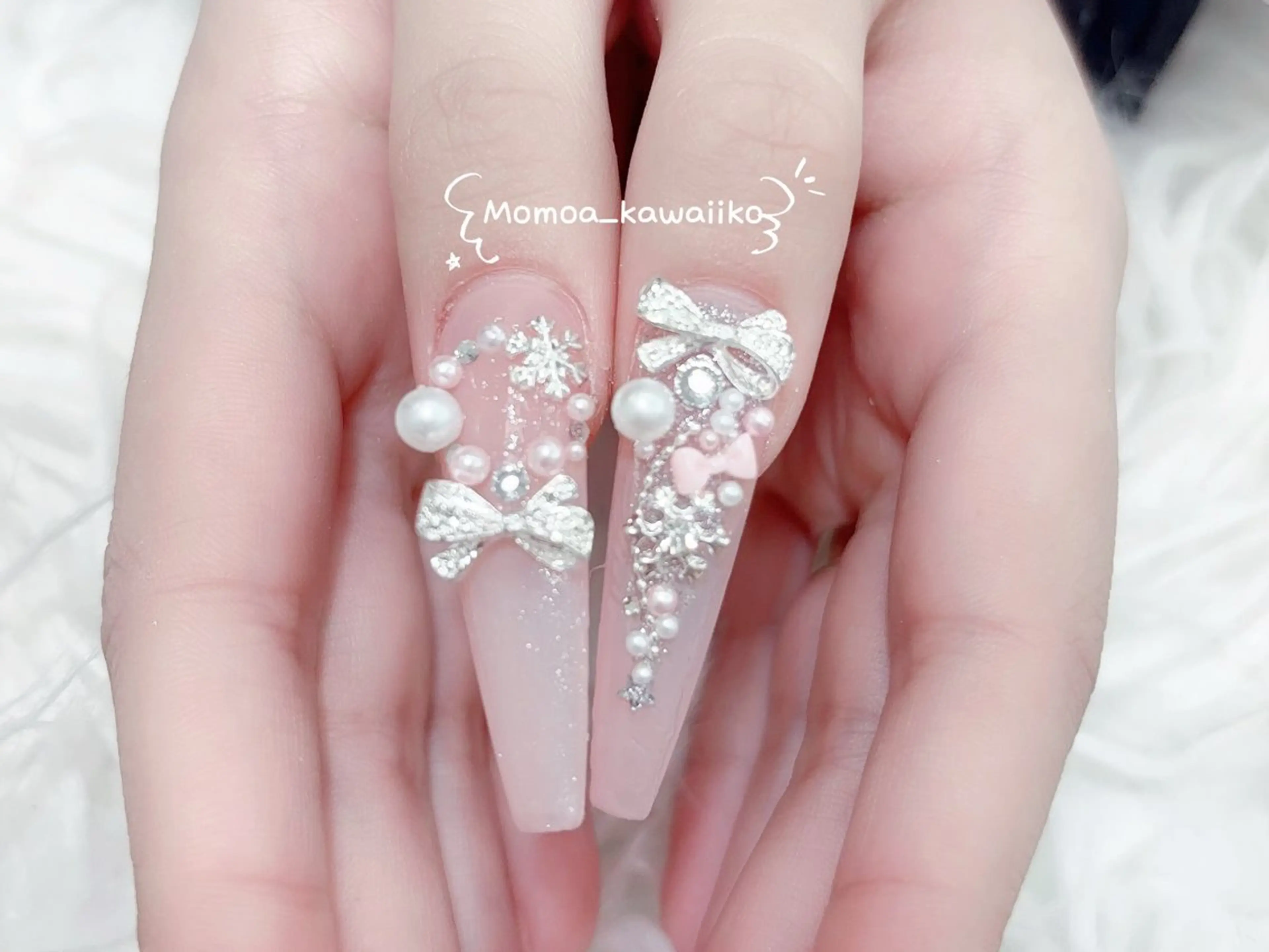 ネイル キラキラネイル 韓国ネイル スカルプネイル ハンドネイル MoMoA Nail ネイル長さ出し専門店のネイルデザイン