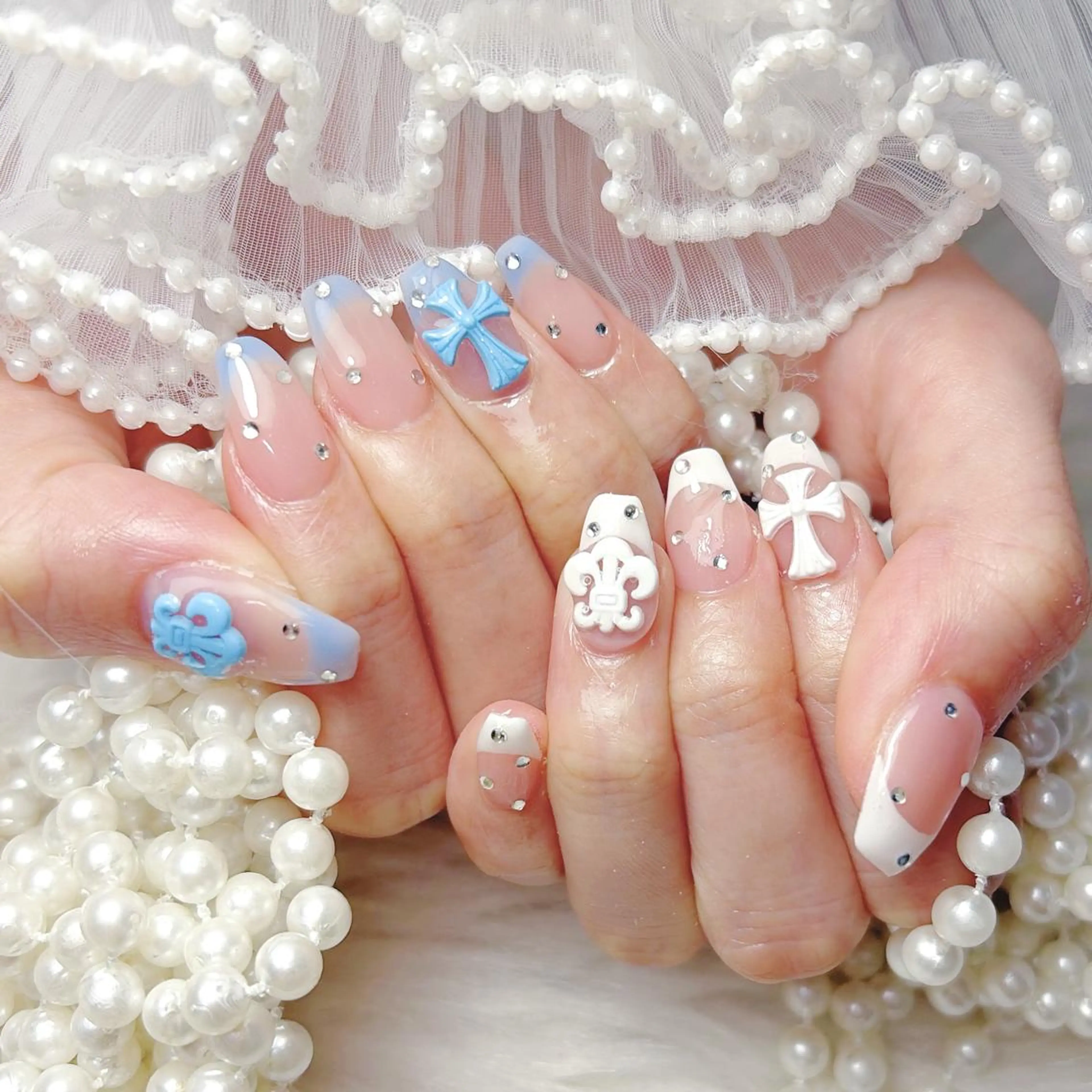 ネイル アートネイル オーロラネイル 長さ出し フットネイル ガーリー ハンドネイル 🎀ゆうず 𝜗𝜚 ྀིのネイルデザイン