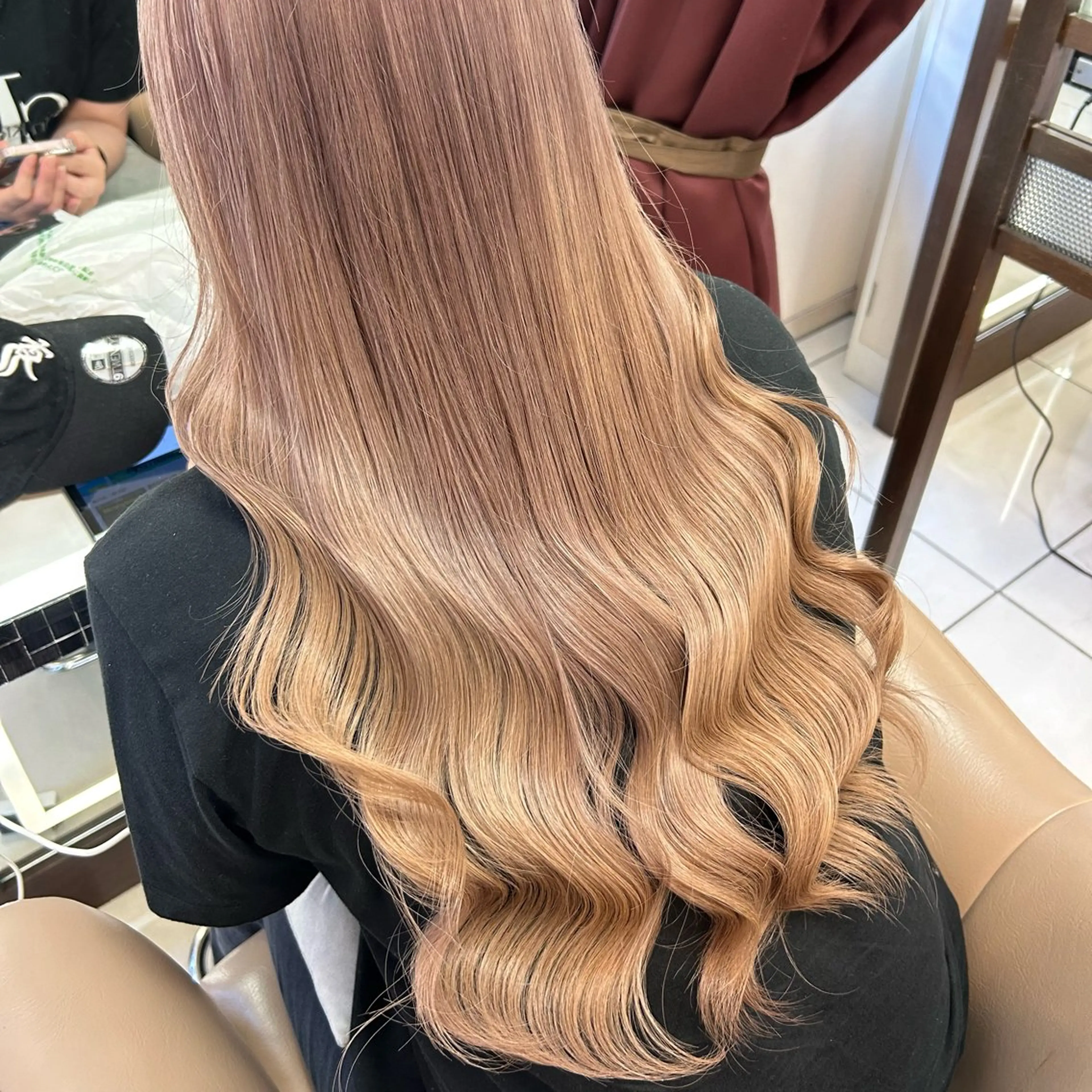 ロング カラー グレージュ ミルクティーグレージュ ハイトーン👱‍♀️ エクステ/彩花のヘアスタイル