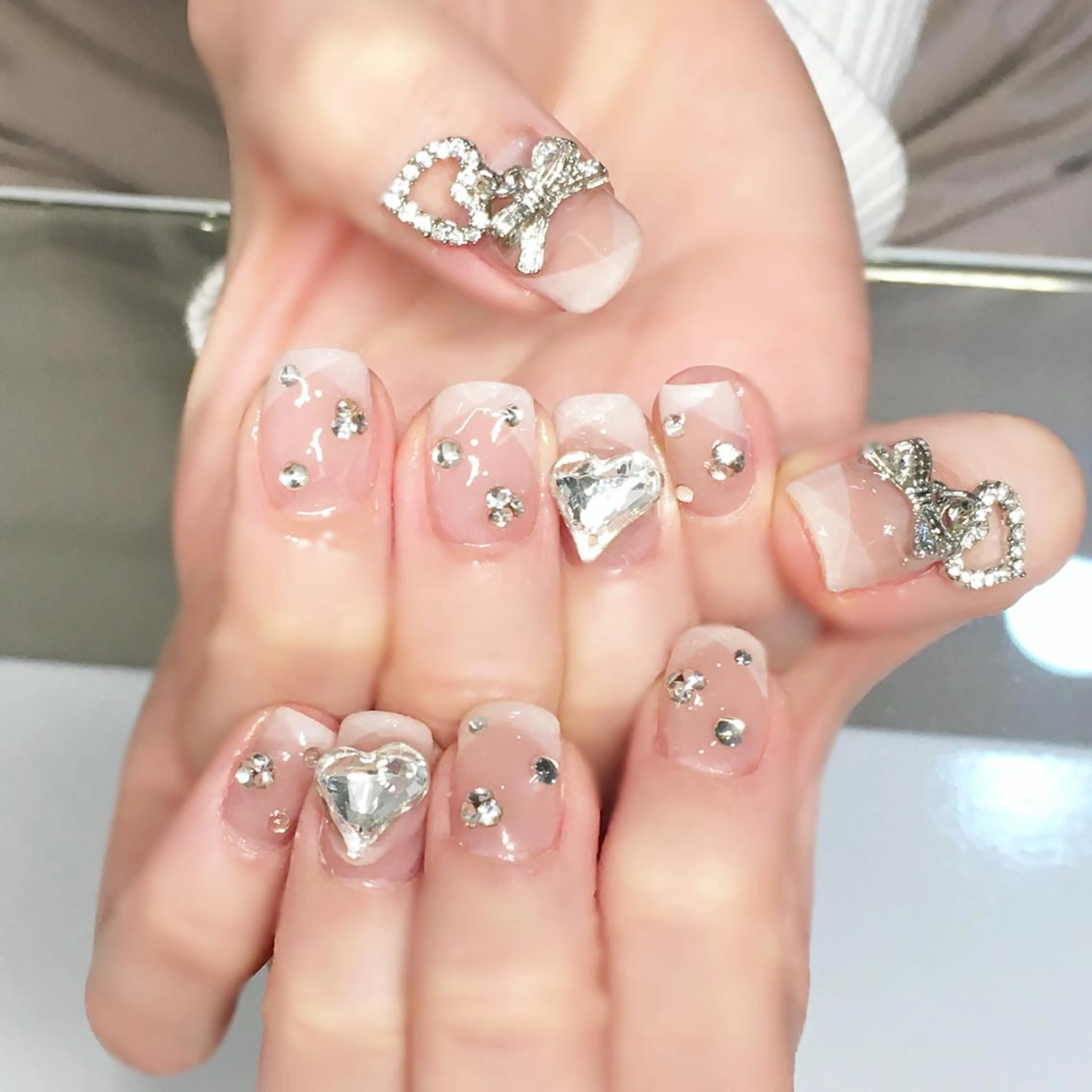 ネイル ジェルネイル ハート キラキラネイル ワンホンネイル 冬ネイル Nyanco Nailのネイルデザイン
