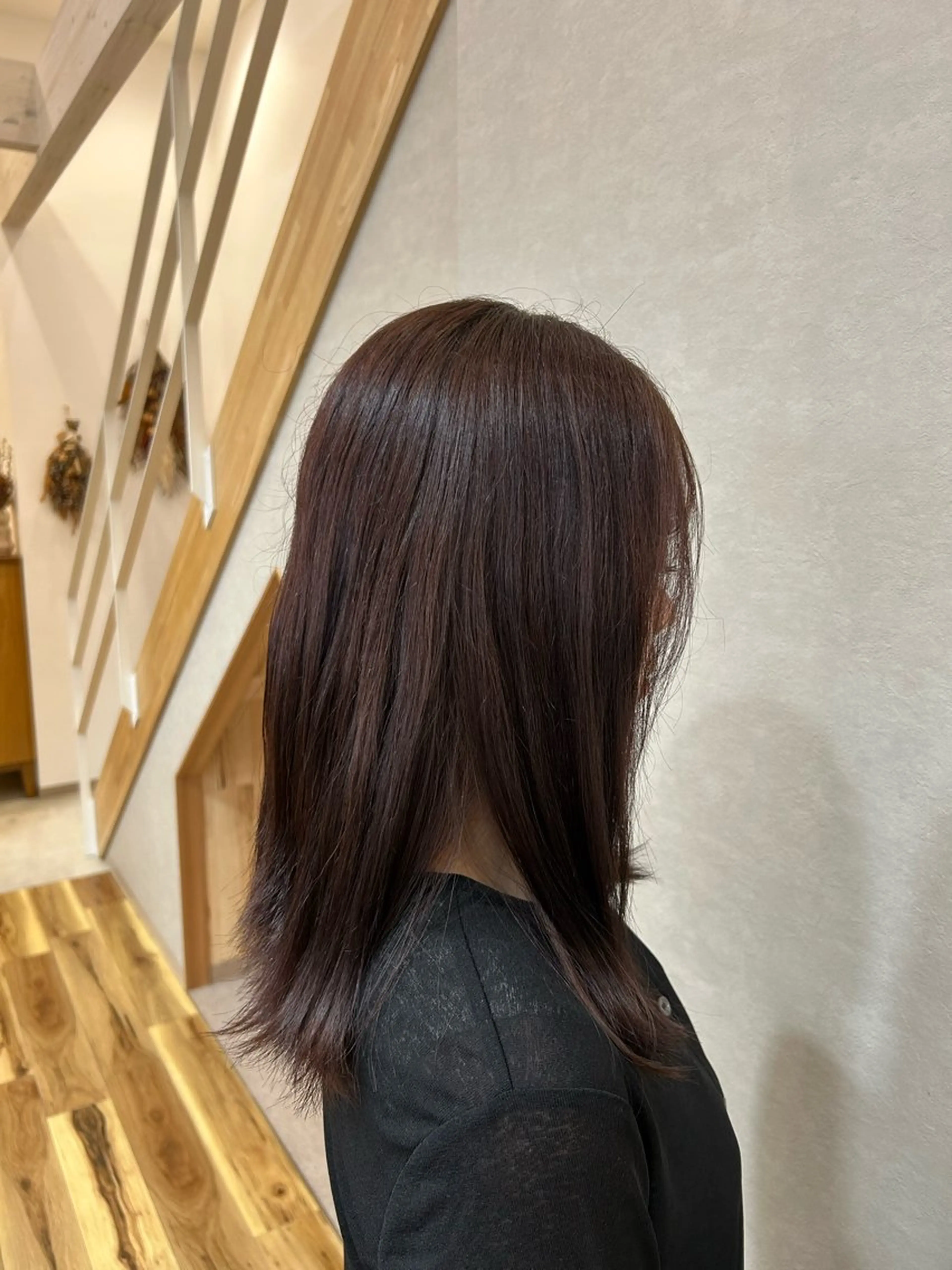 セミロング カラー バイオレットカラー 根石 結菜のヘアスタイル