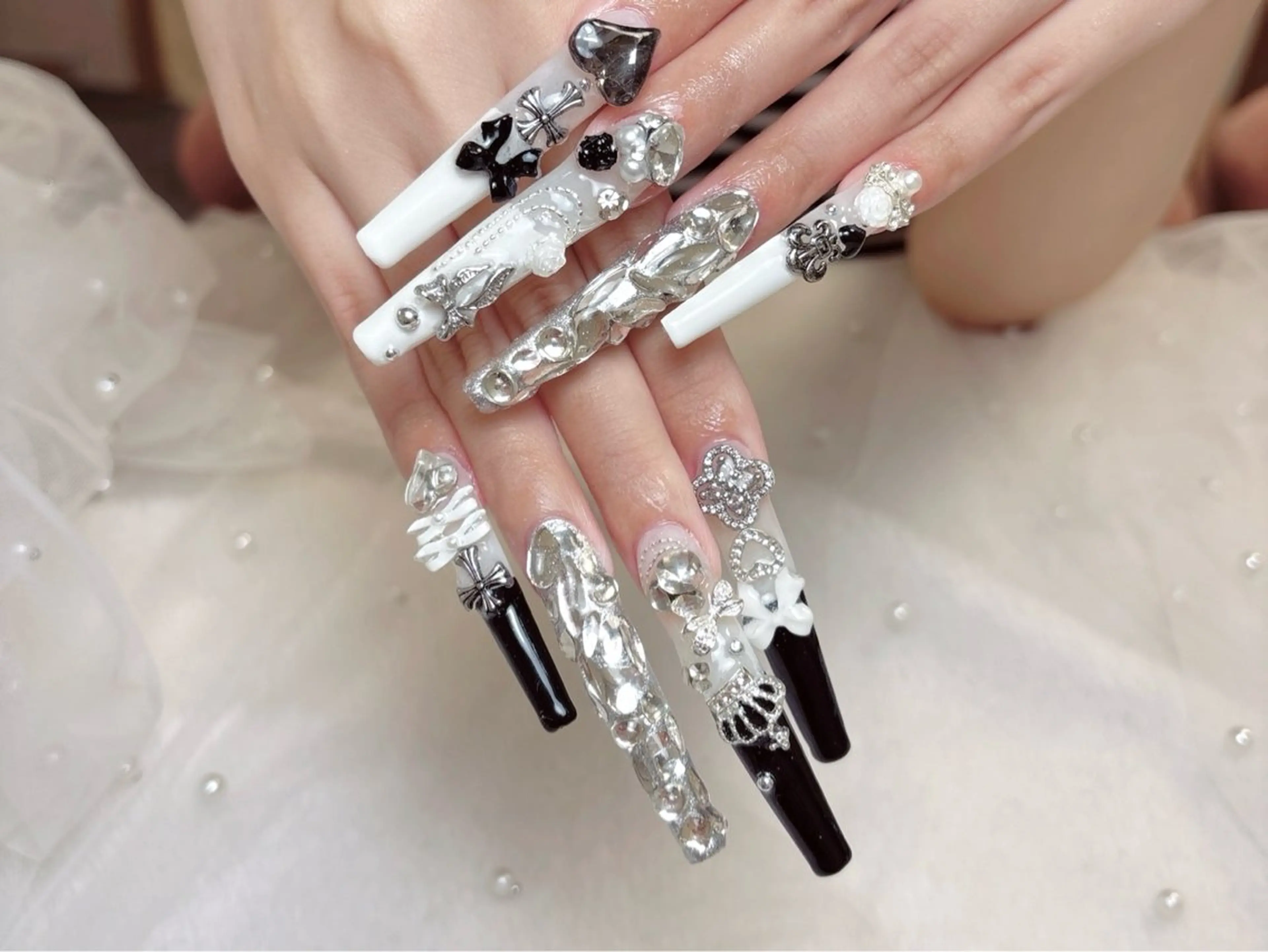 ロング ハンドネイル ハンドケア R1🎀Nail💕 池袋東口店のネイルデザイン