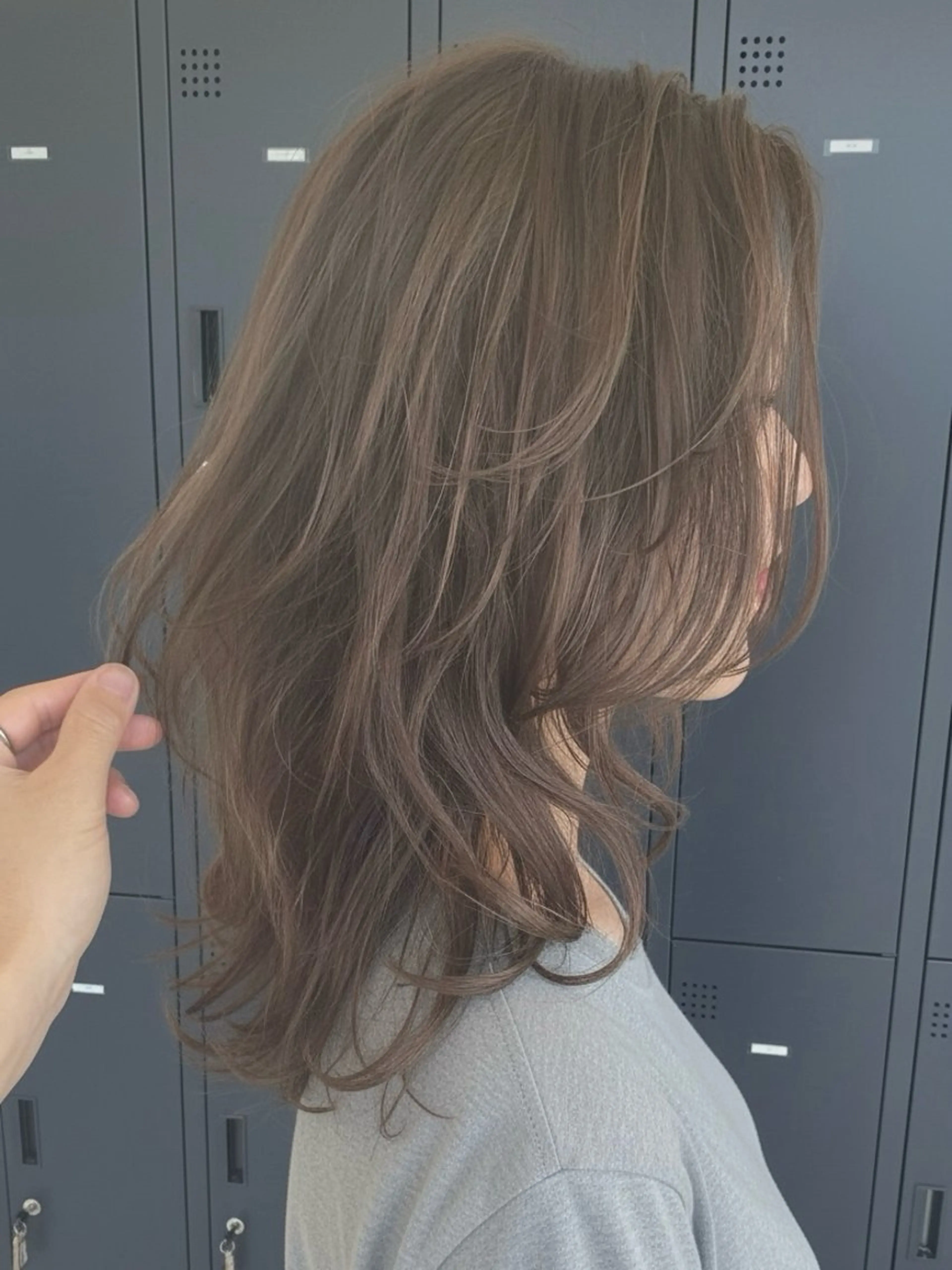 セミロング カット ヘアカラー パーマ 縮毛矯正 トリートメント ヘッドスパ 艶髪レイヤーの王 また復活の大澤竜馬のヘアスタイル