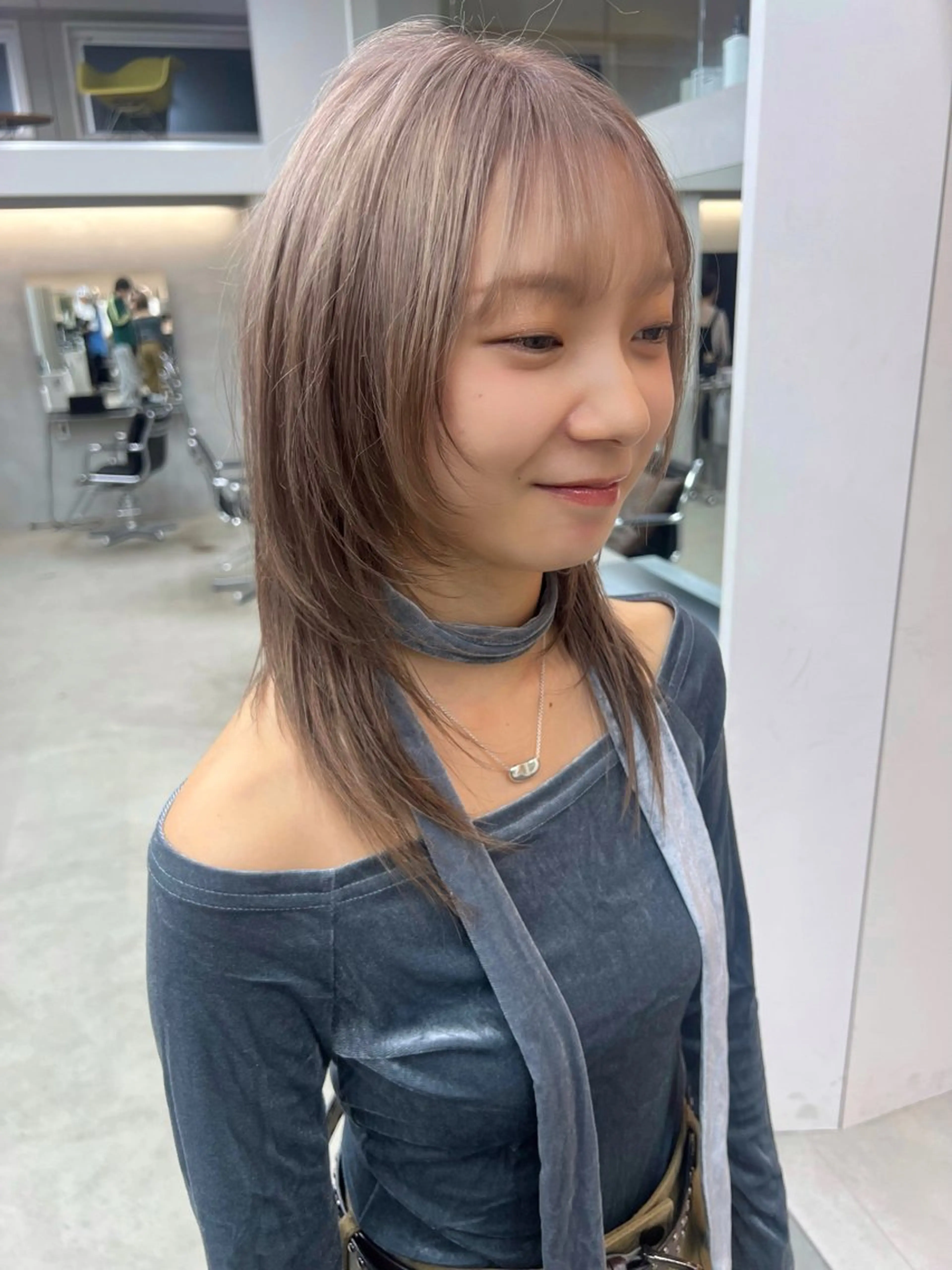 ミディアム カラー グレージュ ラベンダーカラー ハッシュカット レイヤーカット カット ヘアカラー トリートメント 吉沢遣人/レイヤー 艶カラー/抜け感のヘアスタイル