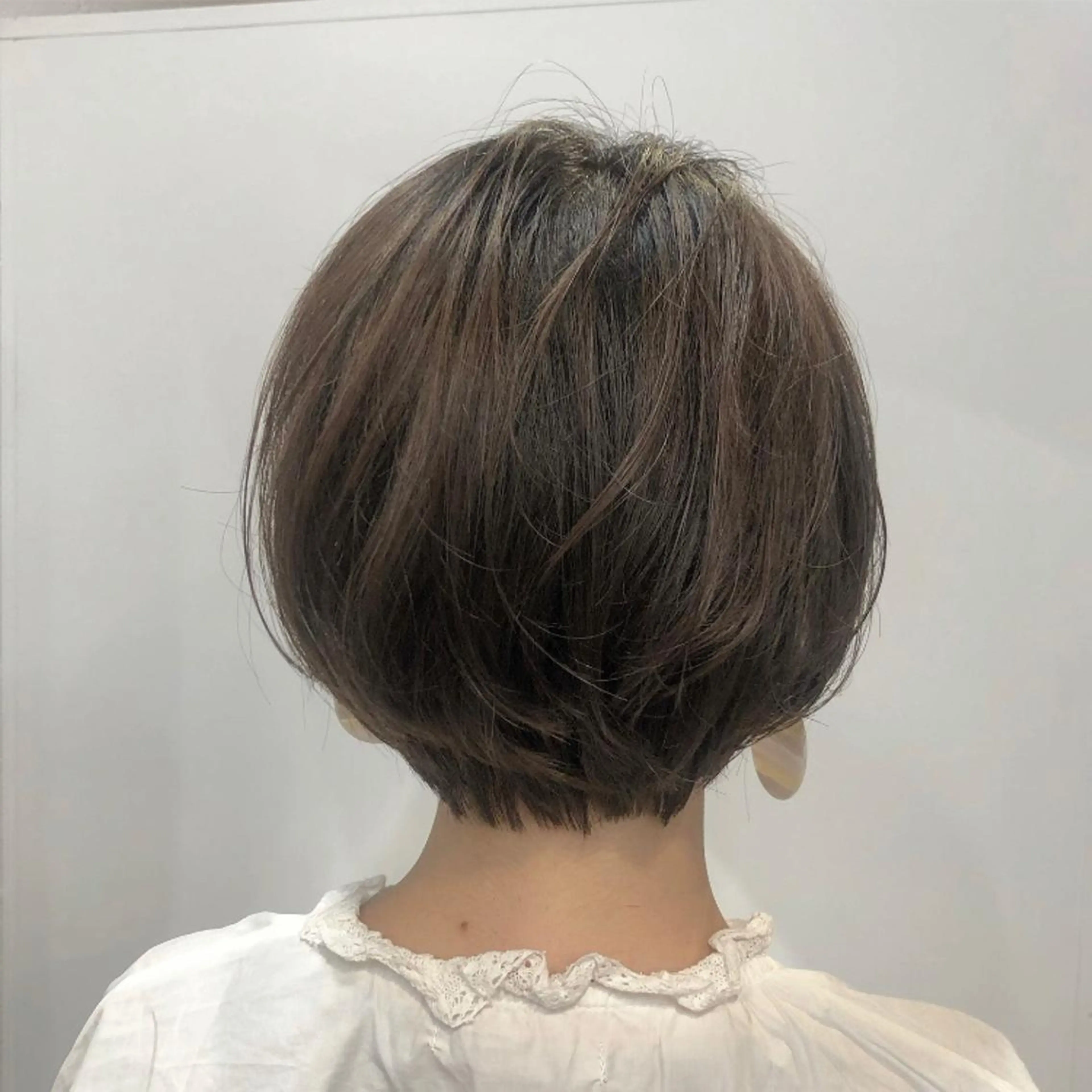 ショート カラー カトウ ユウカのヘアスタイル