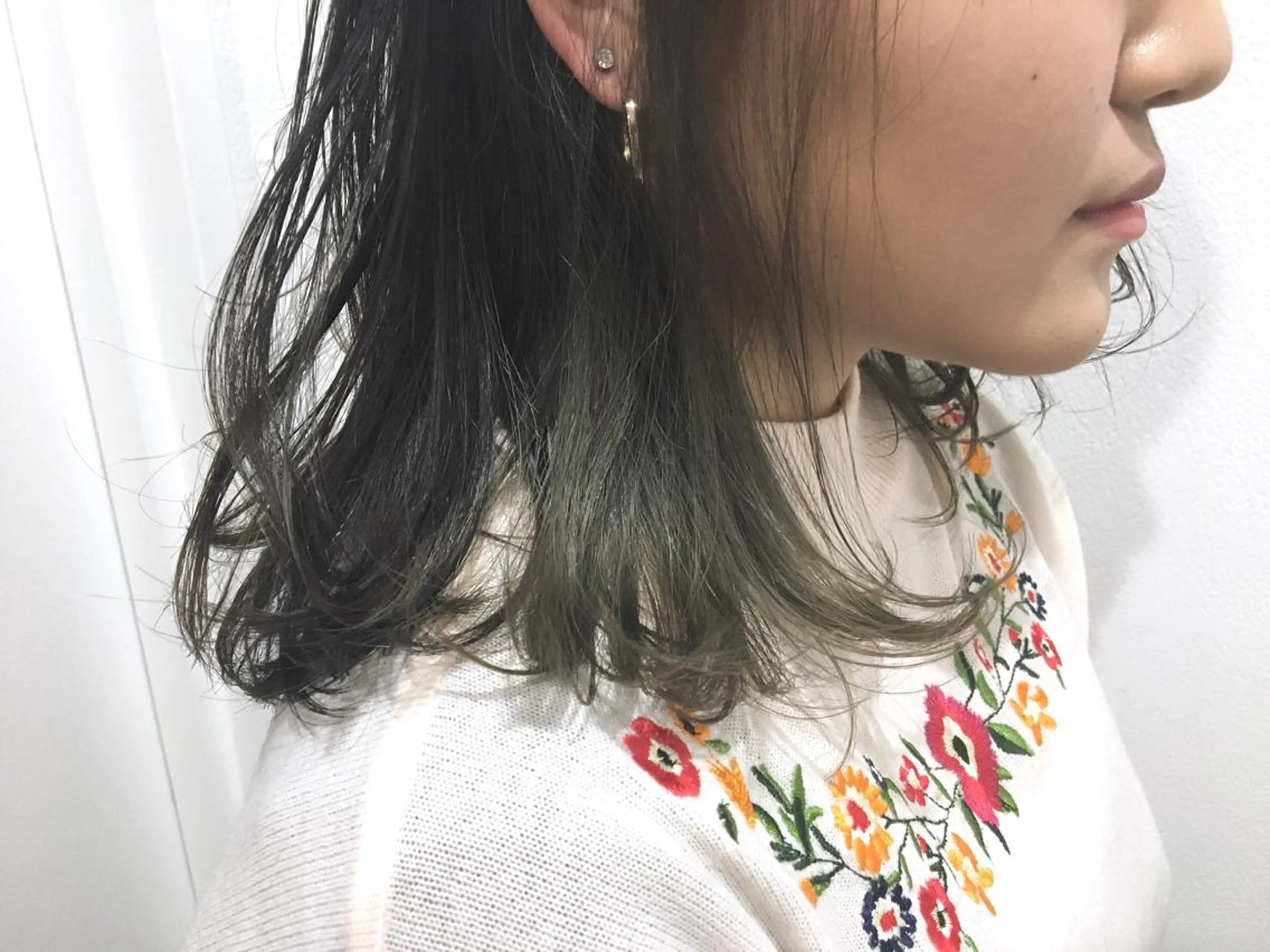 ミディアム カラー パーマ ヘアアレンジ メンズ マツエク・マツパ メンズインナーカラー グレージュ インナーカラー 境 健助のヘアスタイル