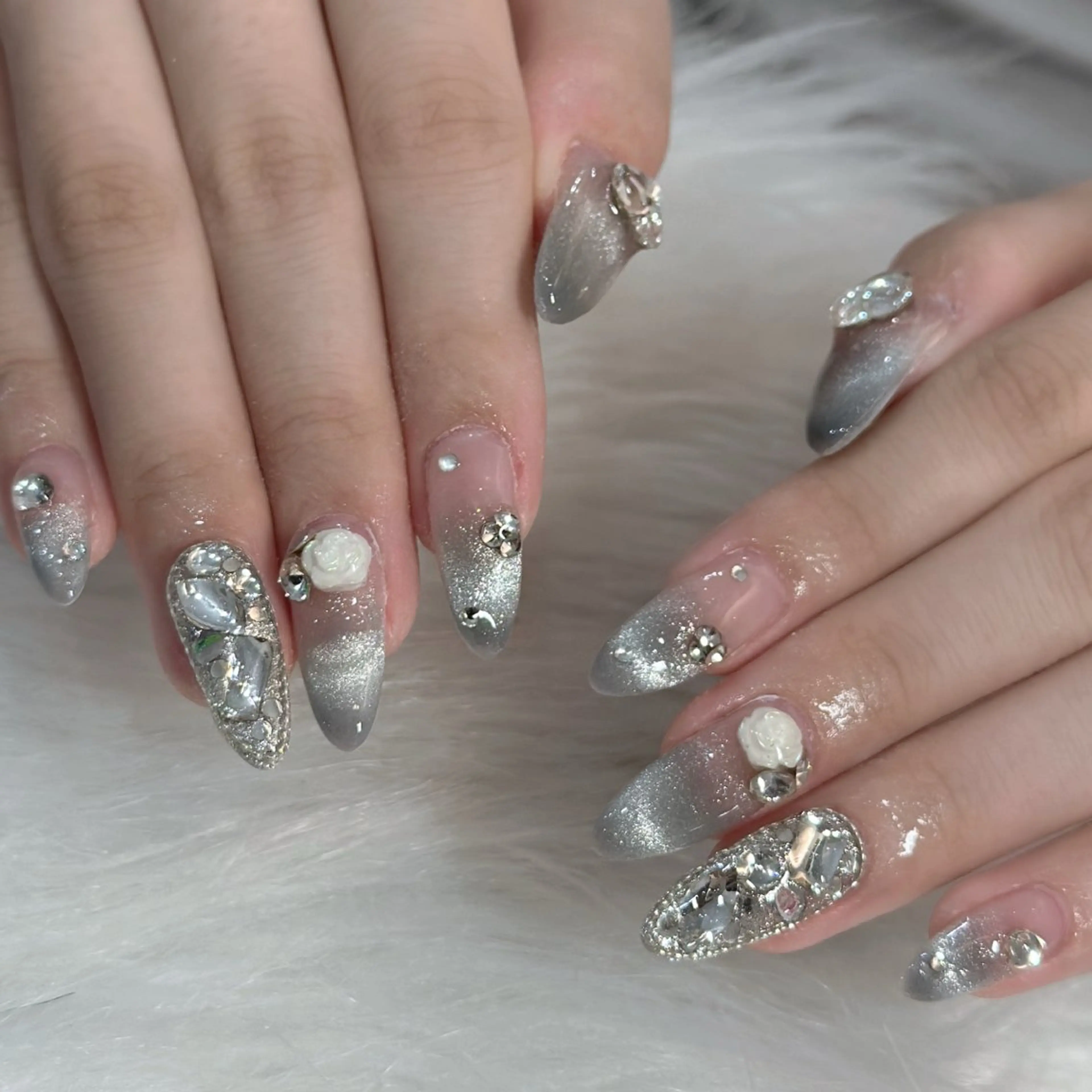 ネイル ハンドネイル フットネイル LAVISH nanamiのネイルデザイン