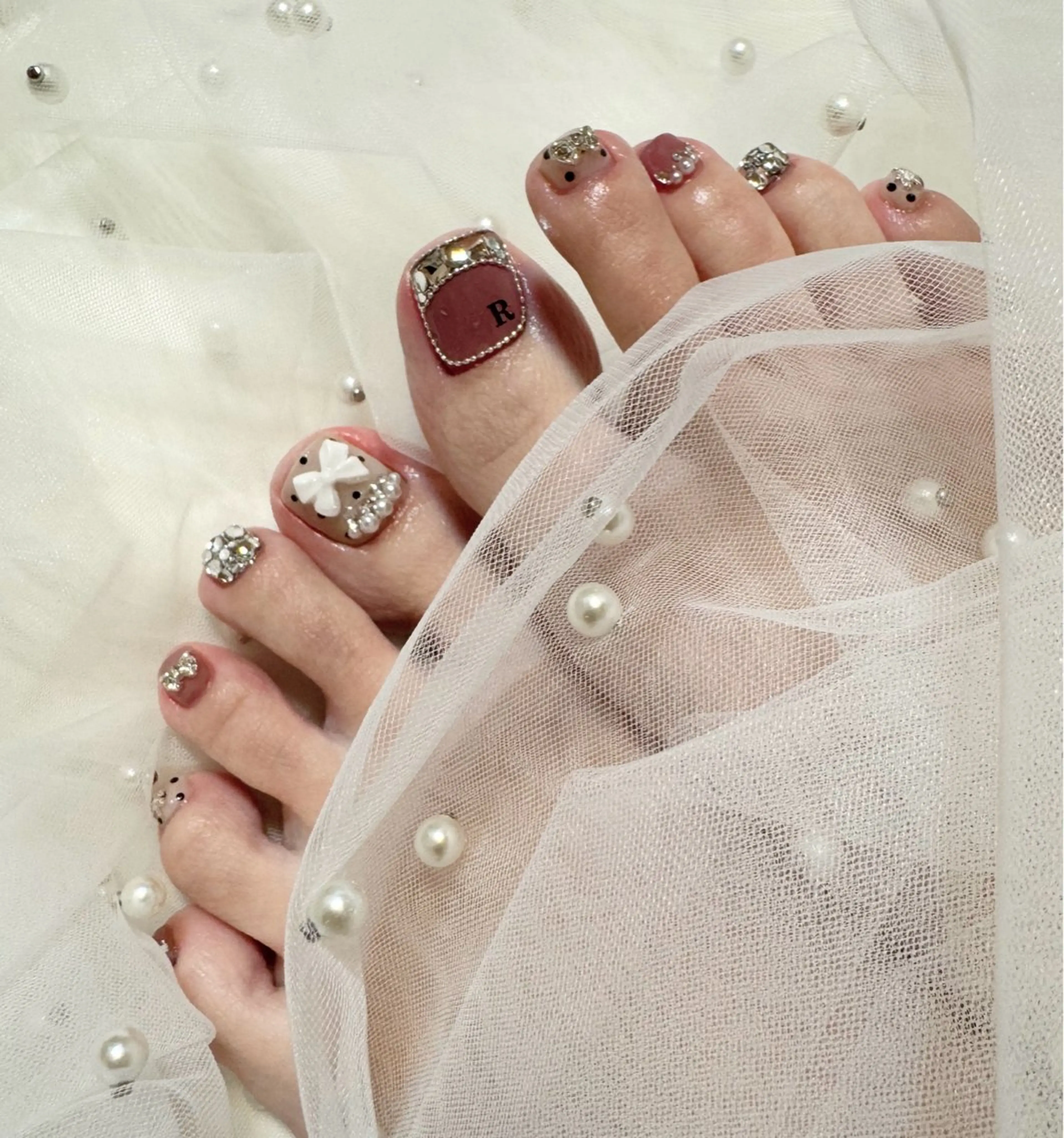 ネイル アートネイル ドット フットネイル キラキラネイル ワンカラーネイル フットネイル NAILSALON Nave所属・Nave NAOのネイルデザイン