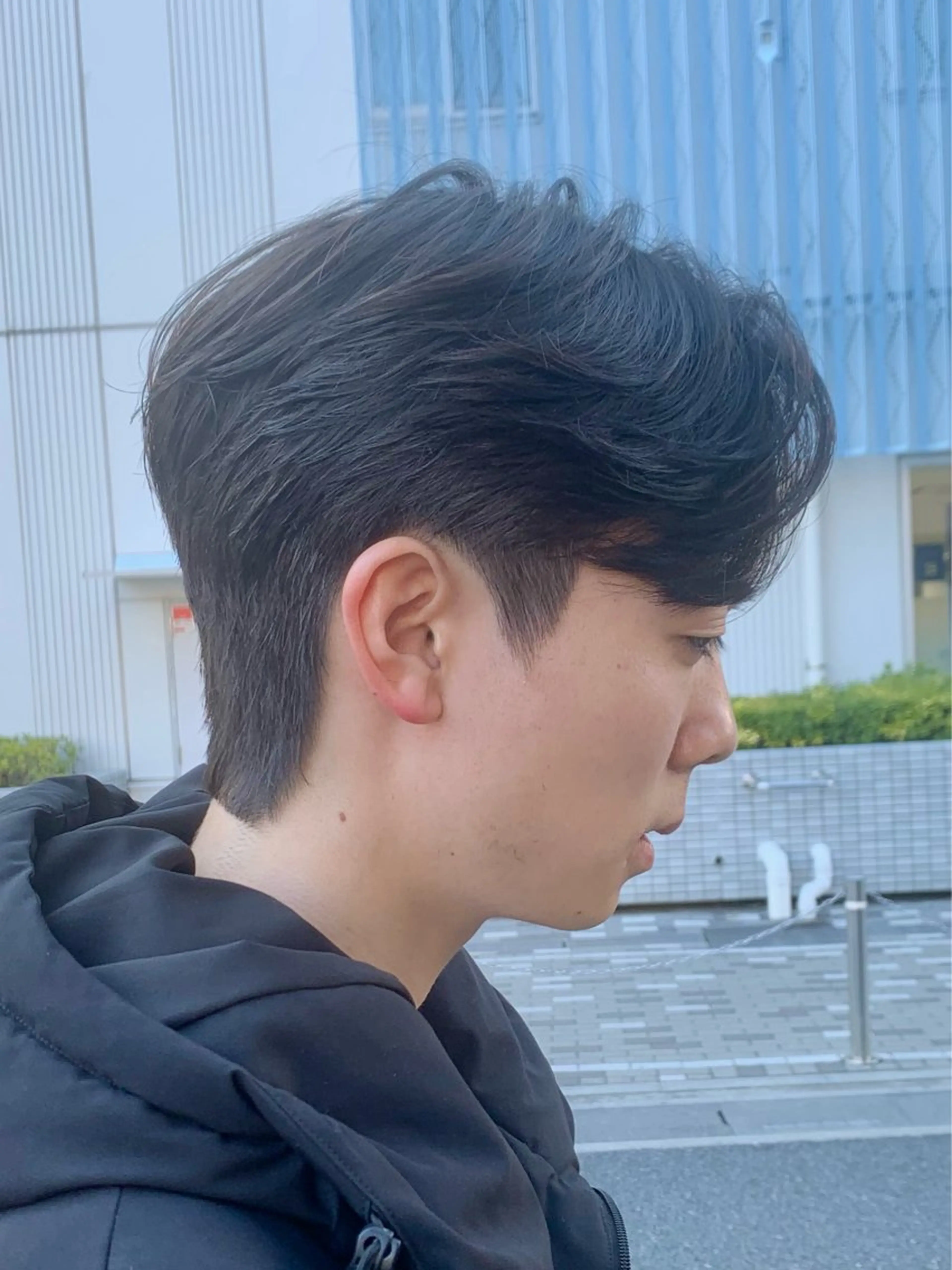 ショート パーマ メンズ センターパート ダウンパーマ メンズパーマ 刈り上げ 藤田 明輝のヘアスタイル