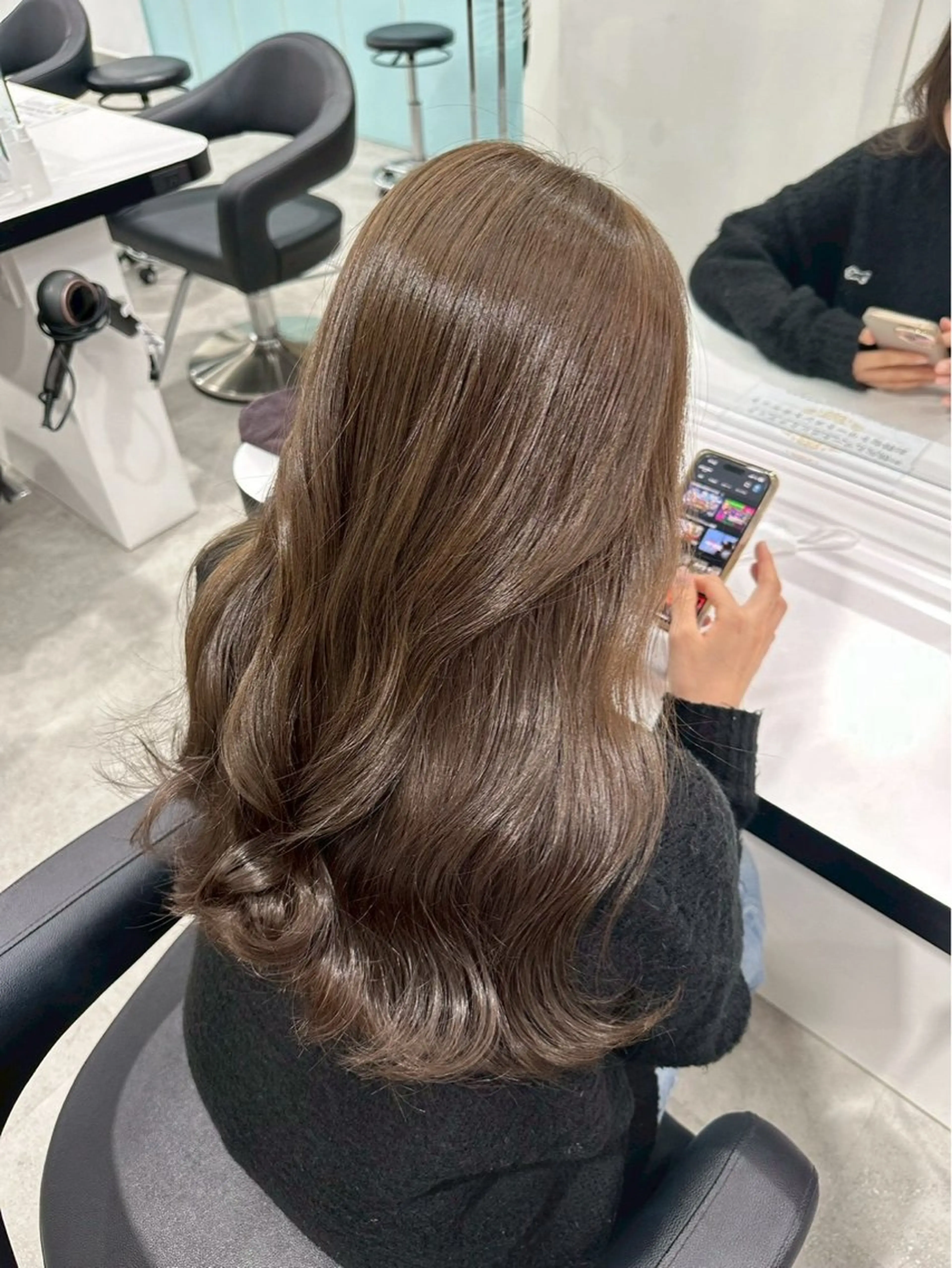 セミロング カラー ✮⋆˚透明感ベージュ sana🧸🩷のヘアスタイル