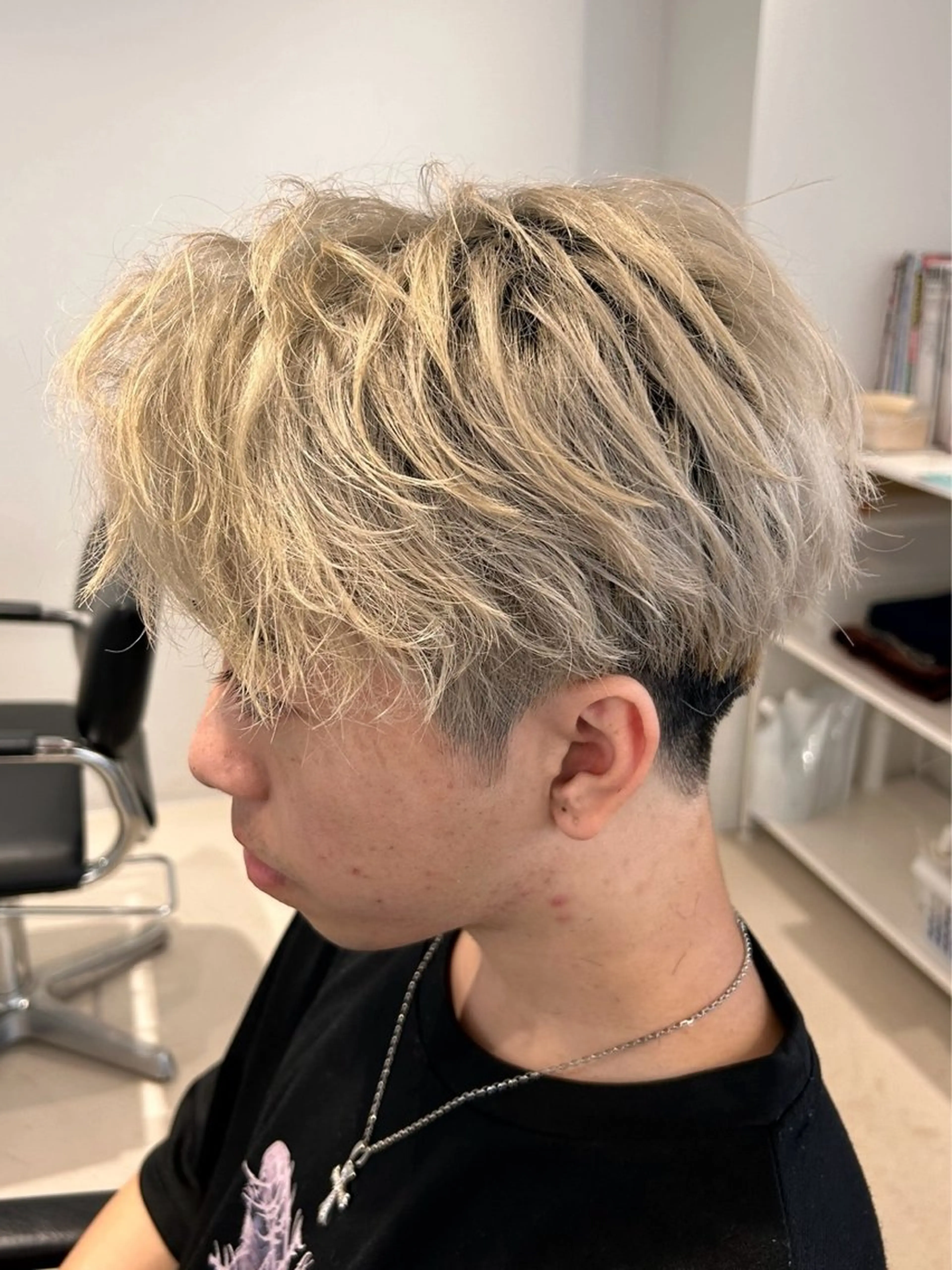 カラー メンズ Momo/海外ヘア /レイヤー/艶カラーのヘアスタイル