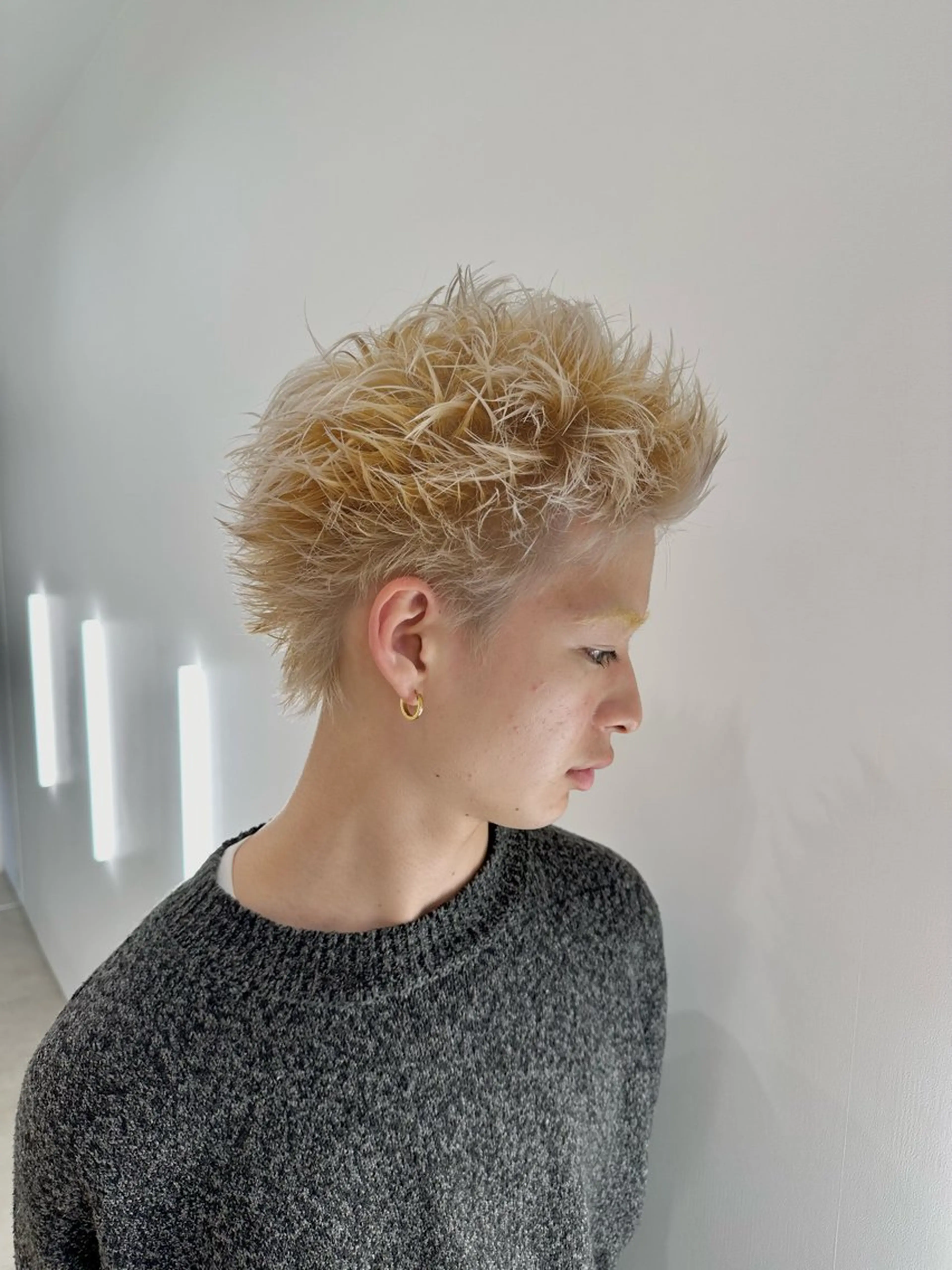 ショート カラー メンズ ブロンド 透明感カラー ホワイトブロンド ショートヘア 🔥メンズ特化/ パーマ＆カット🌀のヘアスタイル