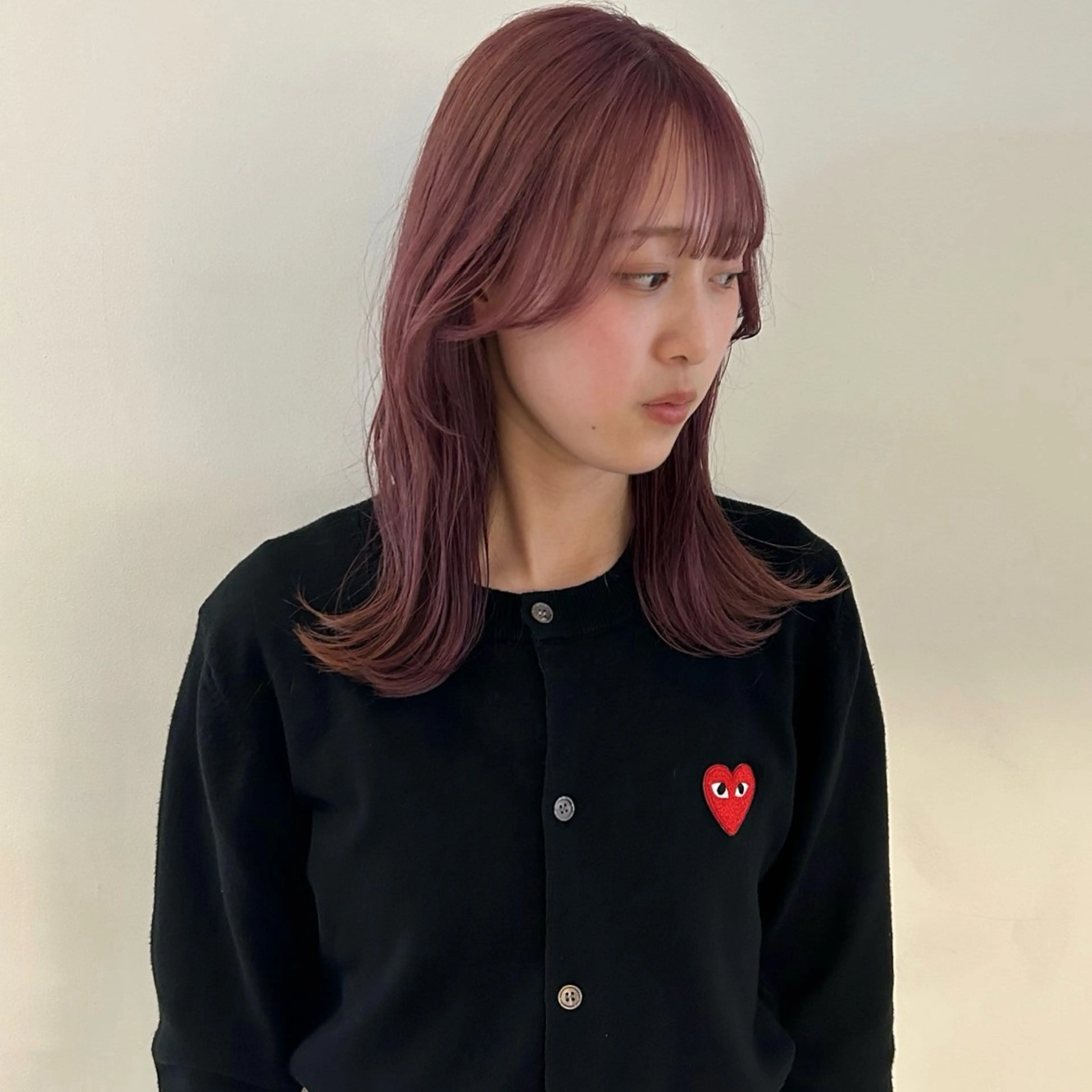 ミディアム カラー ブリーチ ケアブリーチ 透明感カラー ハイトーンカラー 顔まわりレイヤー カット ヘアカラー トリートメント nonoka オリーブ/レイヤーのヘアスタイル