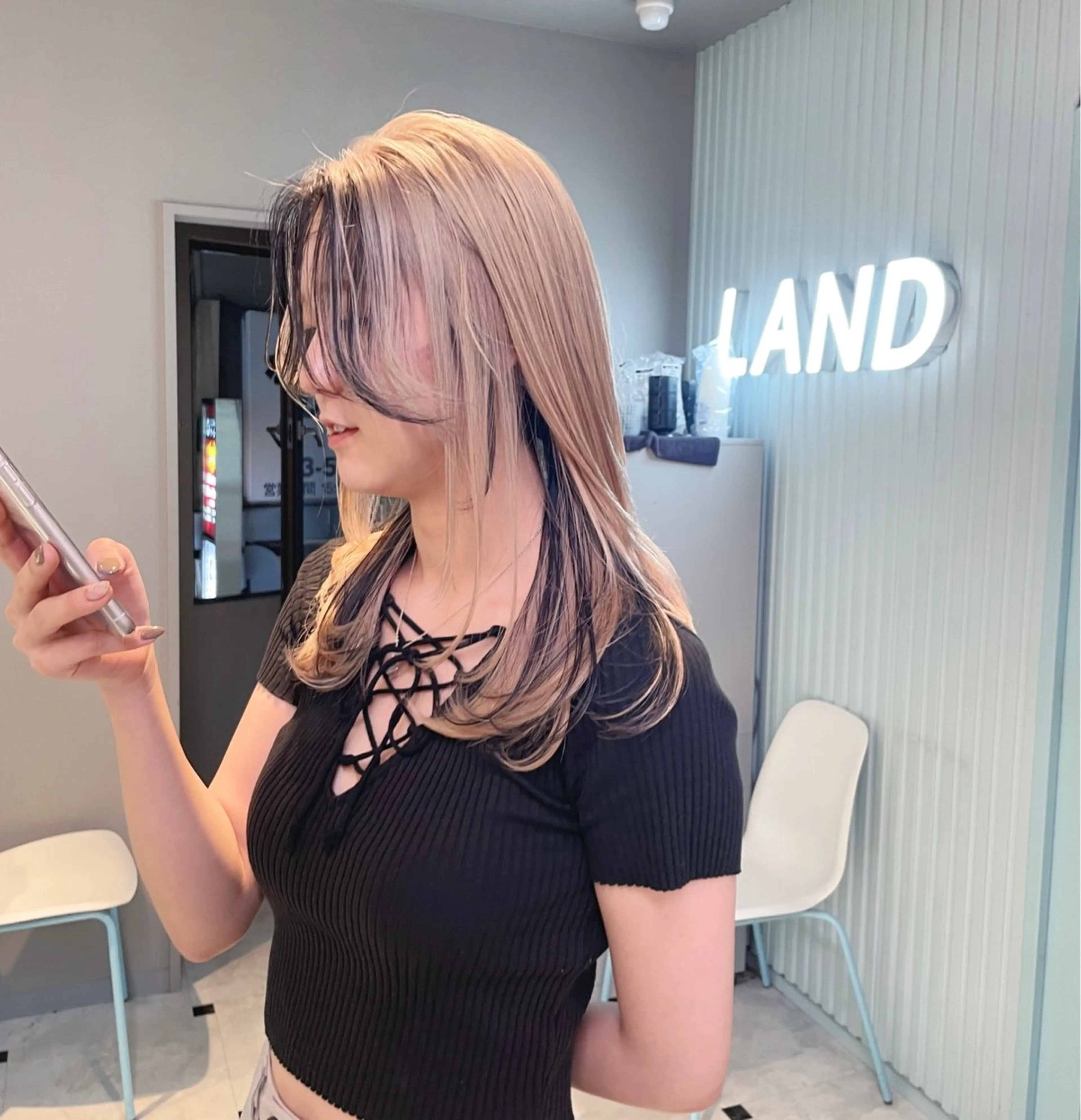 セミロング ブリーチ✖️ 縮毛LANDのヘアスタイル