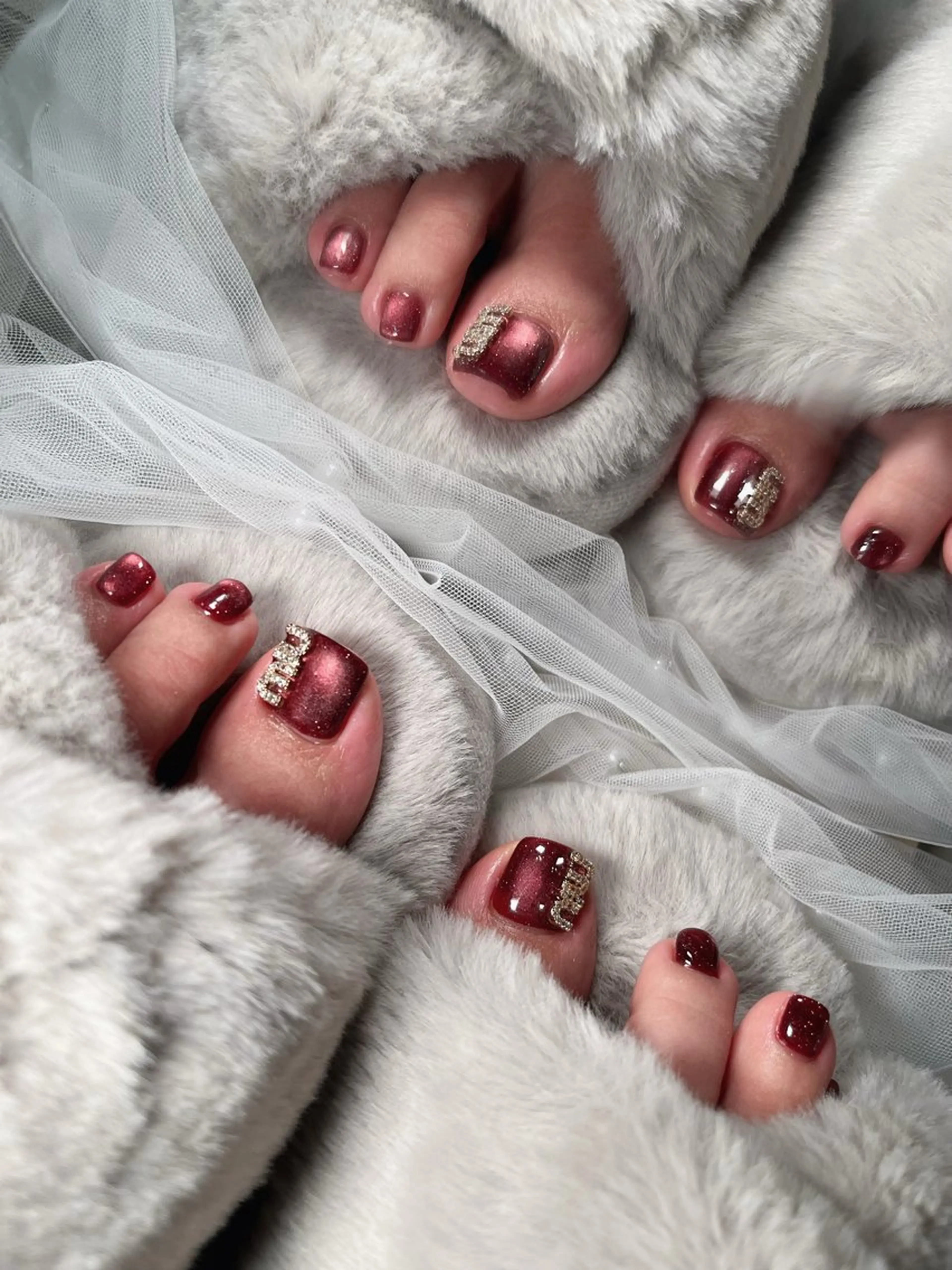 ネイル フットネイル フレンチネイル ジェルネイル ラメ(グリッター) ラメグラデーション フットネイル 𝐍𝐄𝐎 𝐉𝐔𝐑𝐈のネイルデザイン