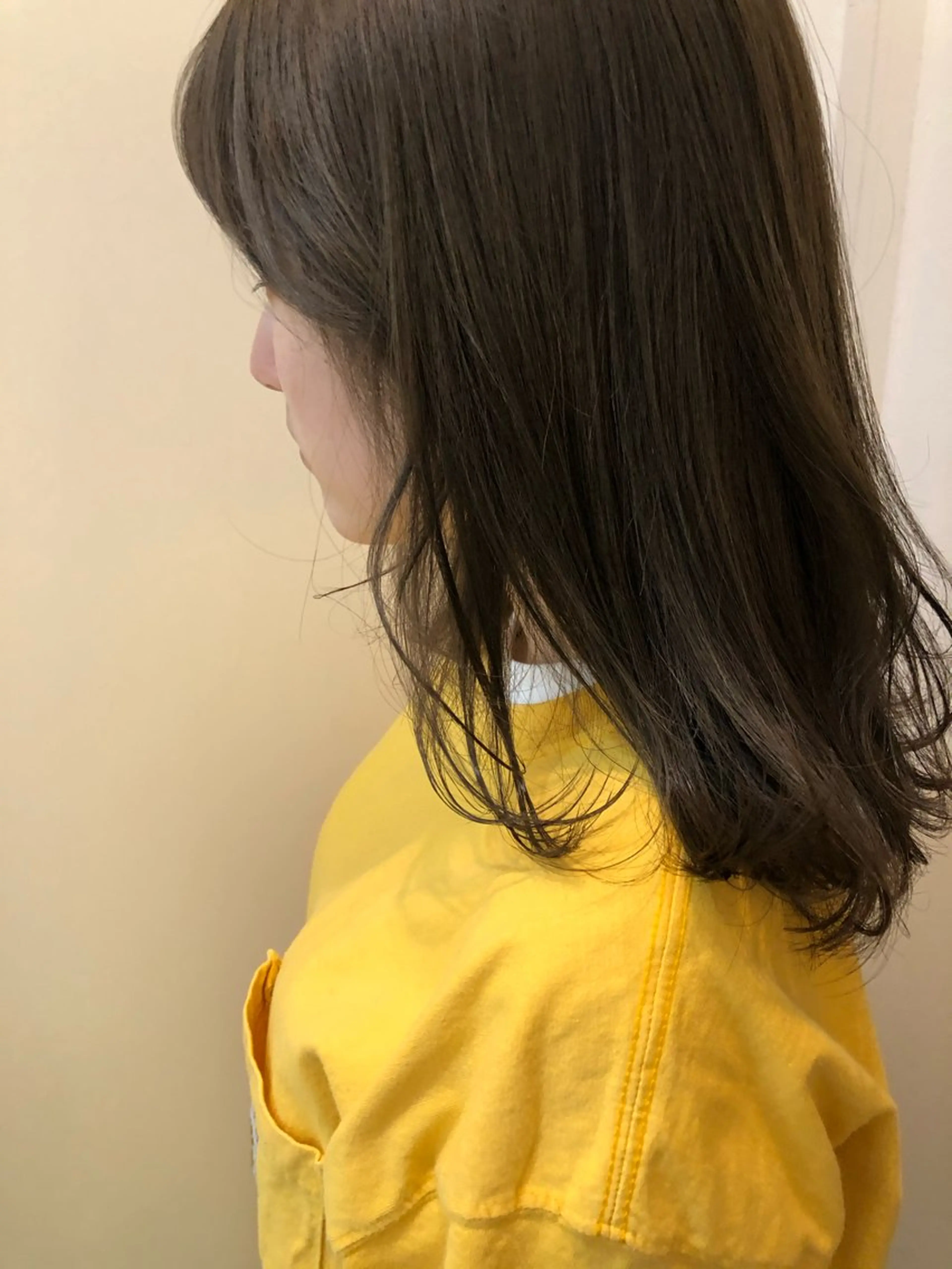 ミディアム カラー 透明感カラー グレージュ オリーブグレージュ オリーブグレー レイヤーカット 伊藤 由季のヘアスタイル