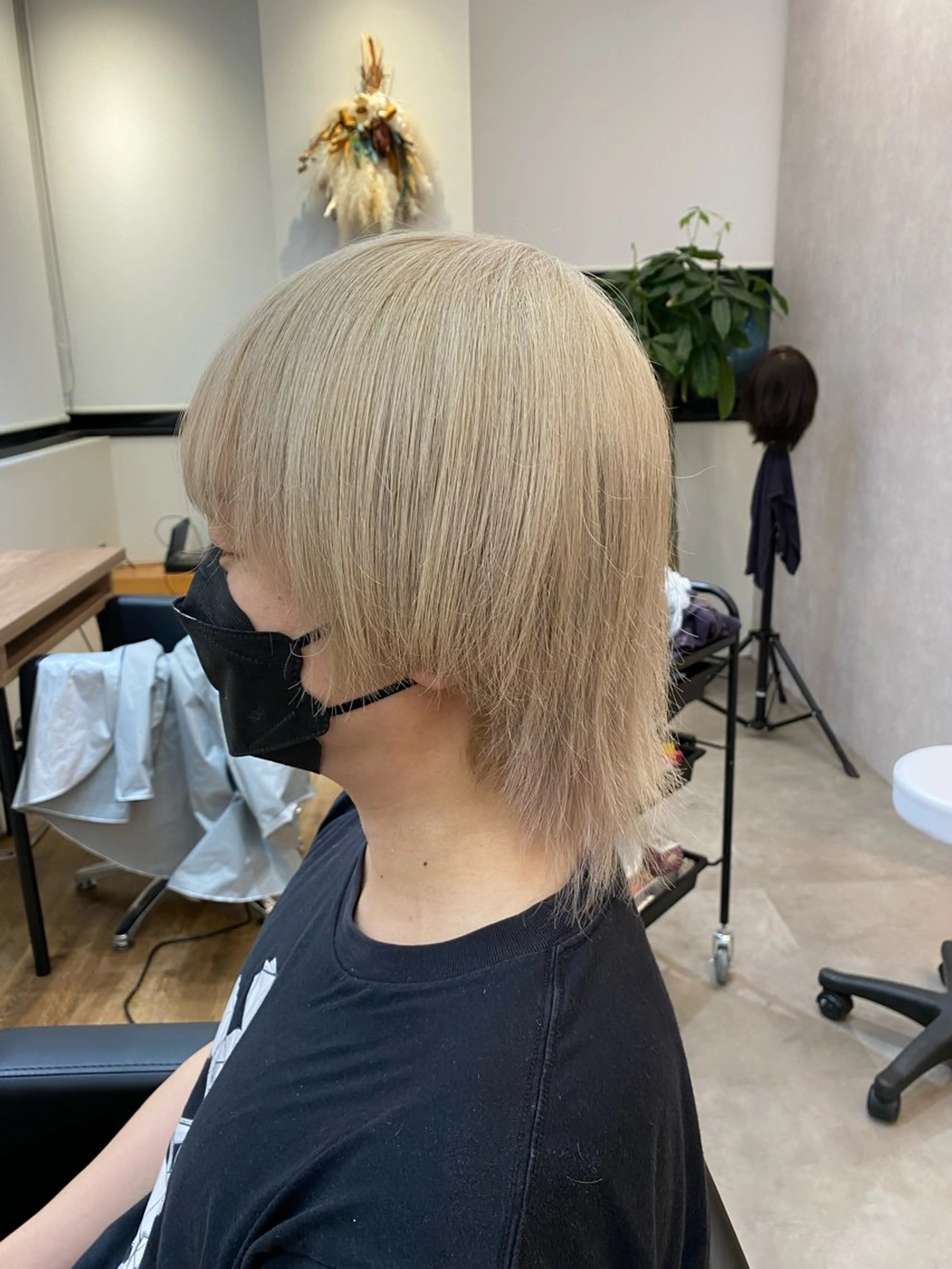 カラー メンズ メンズウルフカット ベージュカラー ホワイトベージュ ウルフカット well高崎上大類町 /湯浅泳作のヘアスタイル