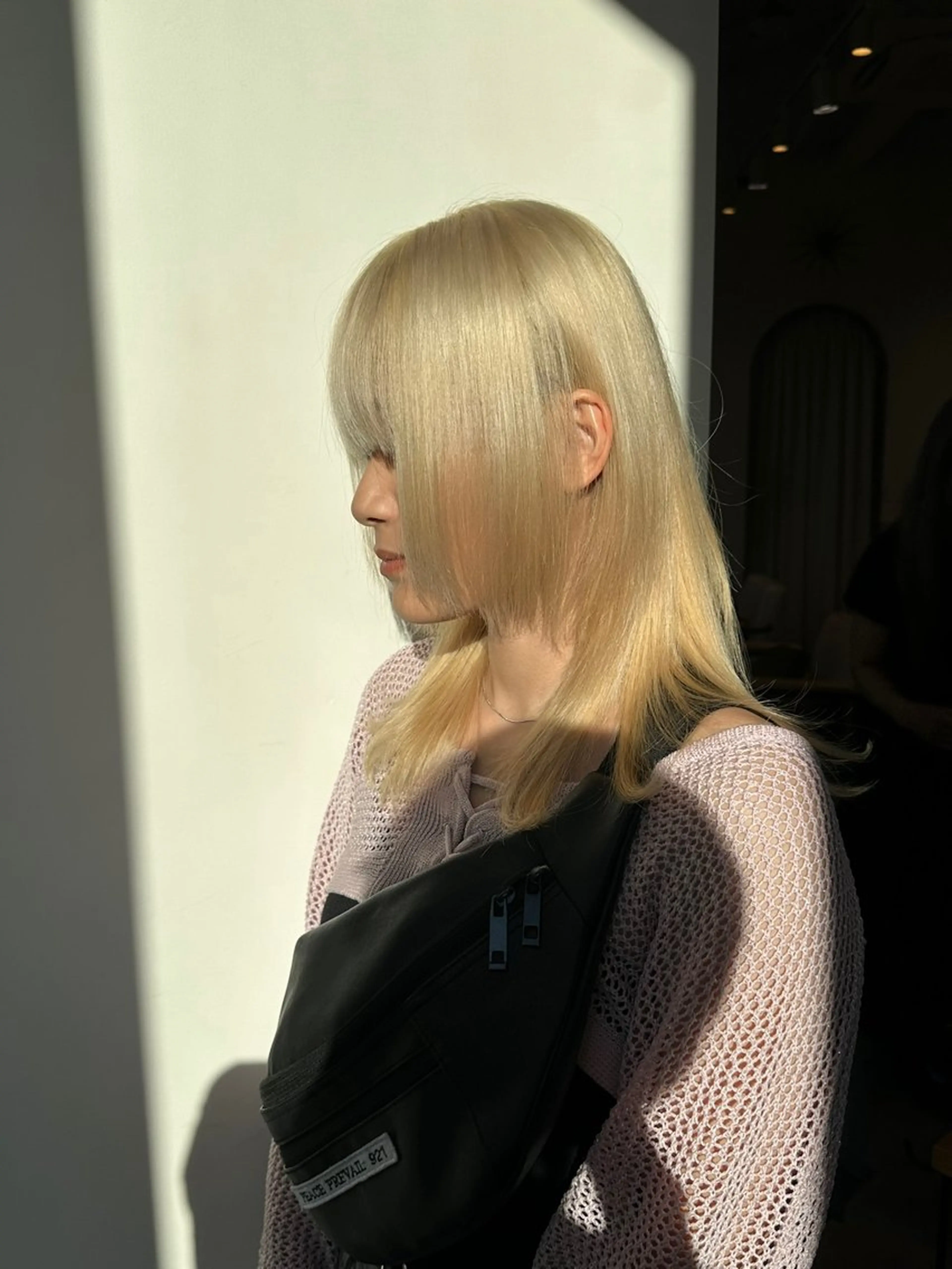 ミディアム カラー デザインカラー ハイトーンカラー ボブ くびれヘア 顔まわりレイヤー 大阪ウルフカット ハッシュカットのヘアスタイル